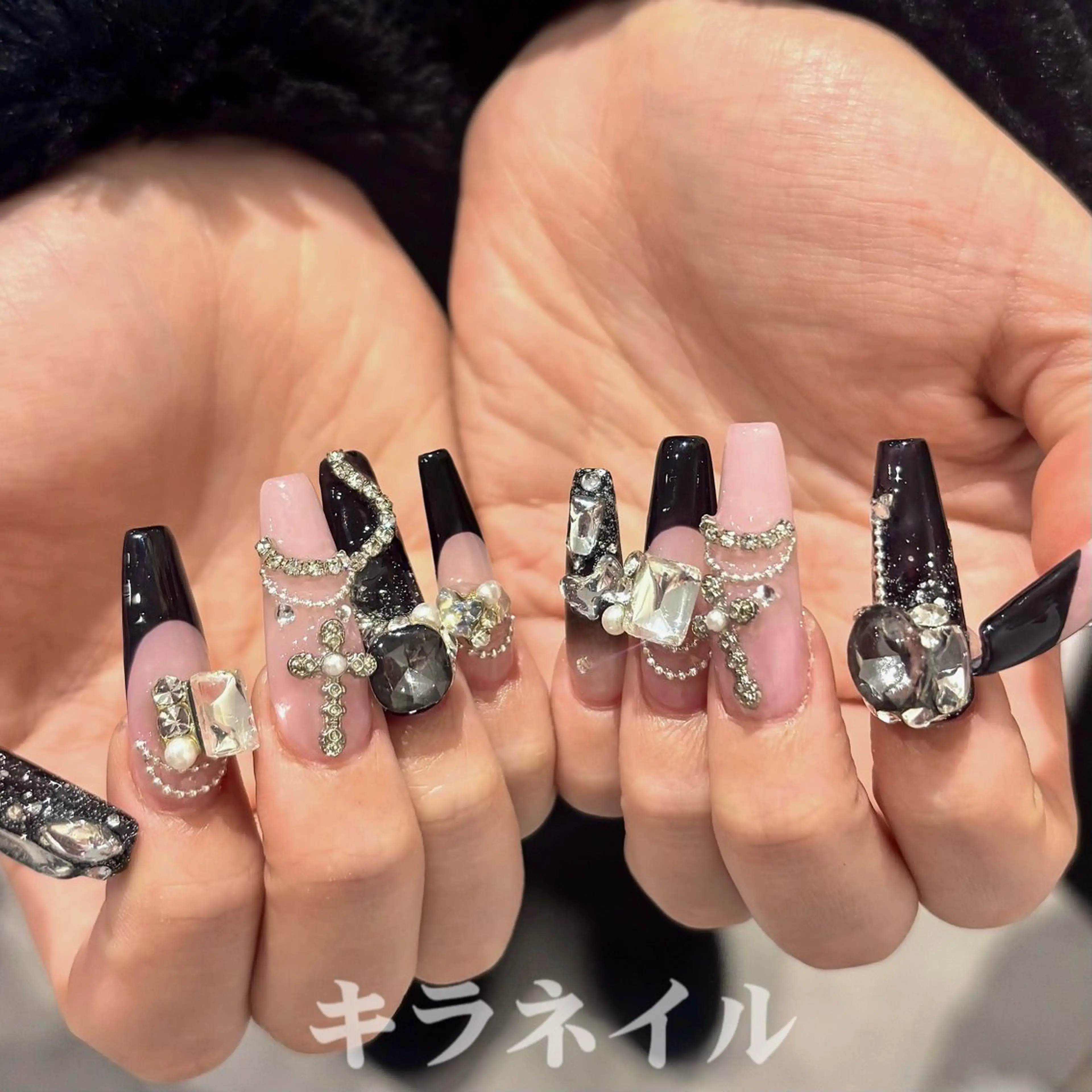 ネイル ハンドネイル 💗キラネイル💗 モチ最高のネイルデザイン