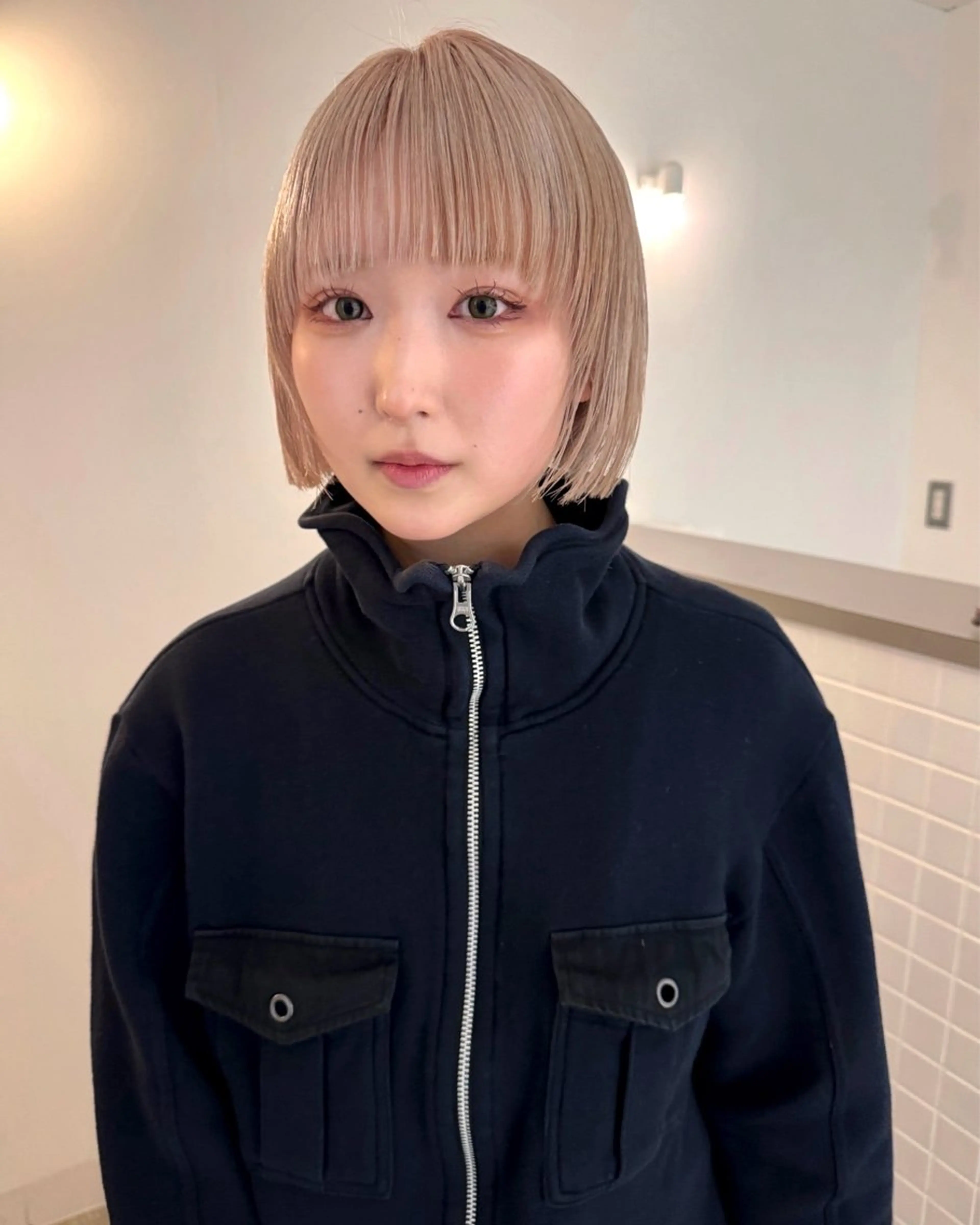 ショート カラー カット ヘアカラー トリートメント ミルクティーレイヤー Kaito🐩/栄のヘアスタイル