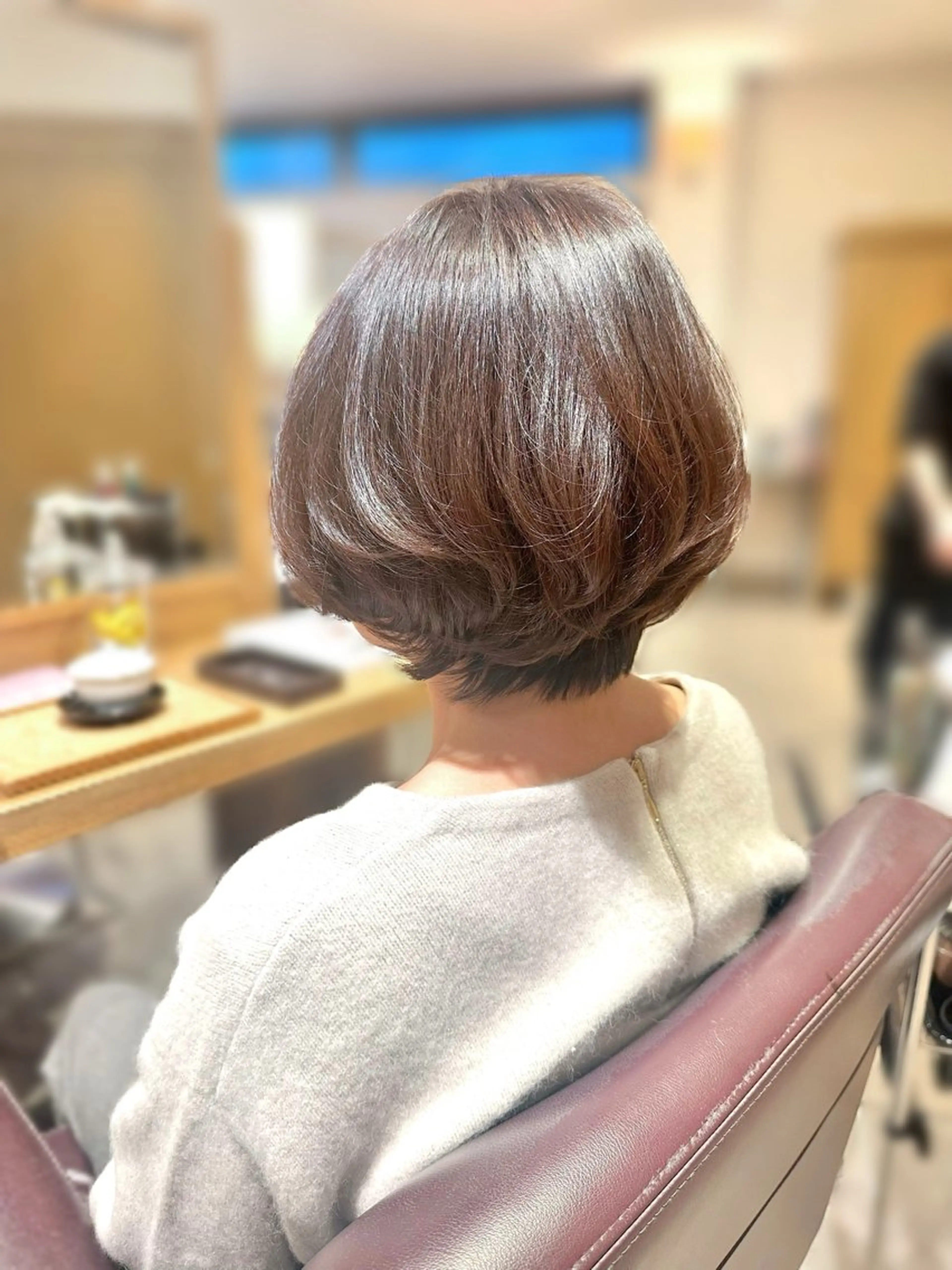 女性限定カット　ロングの方はスタイルチェンジさせていただける方　ショート​〜​ボブの方は1.5cm以上カットさせて頂きますの写真