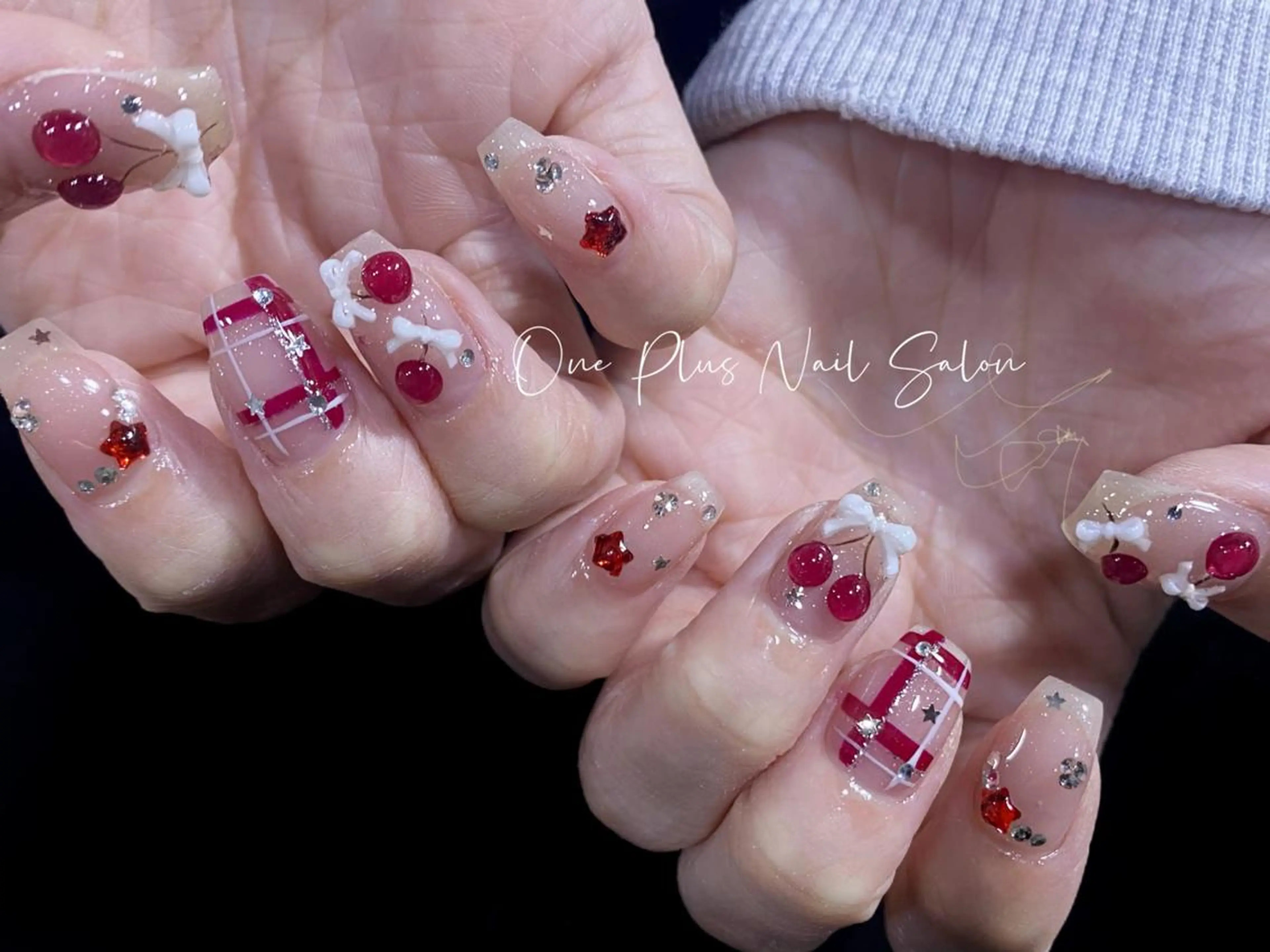 ネイル アートネイル 長さ出し ガーリー ハート キラキラネイル One Plus Nail Salonのネイルデザイン