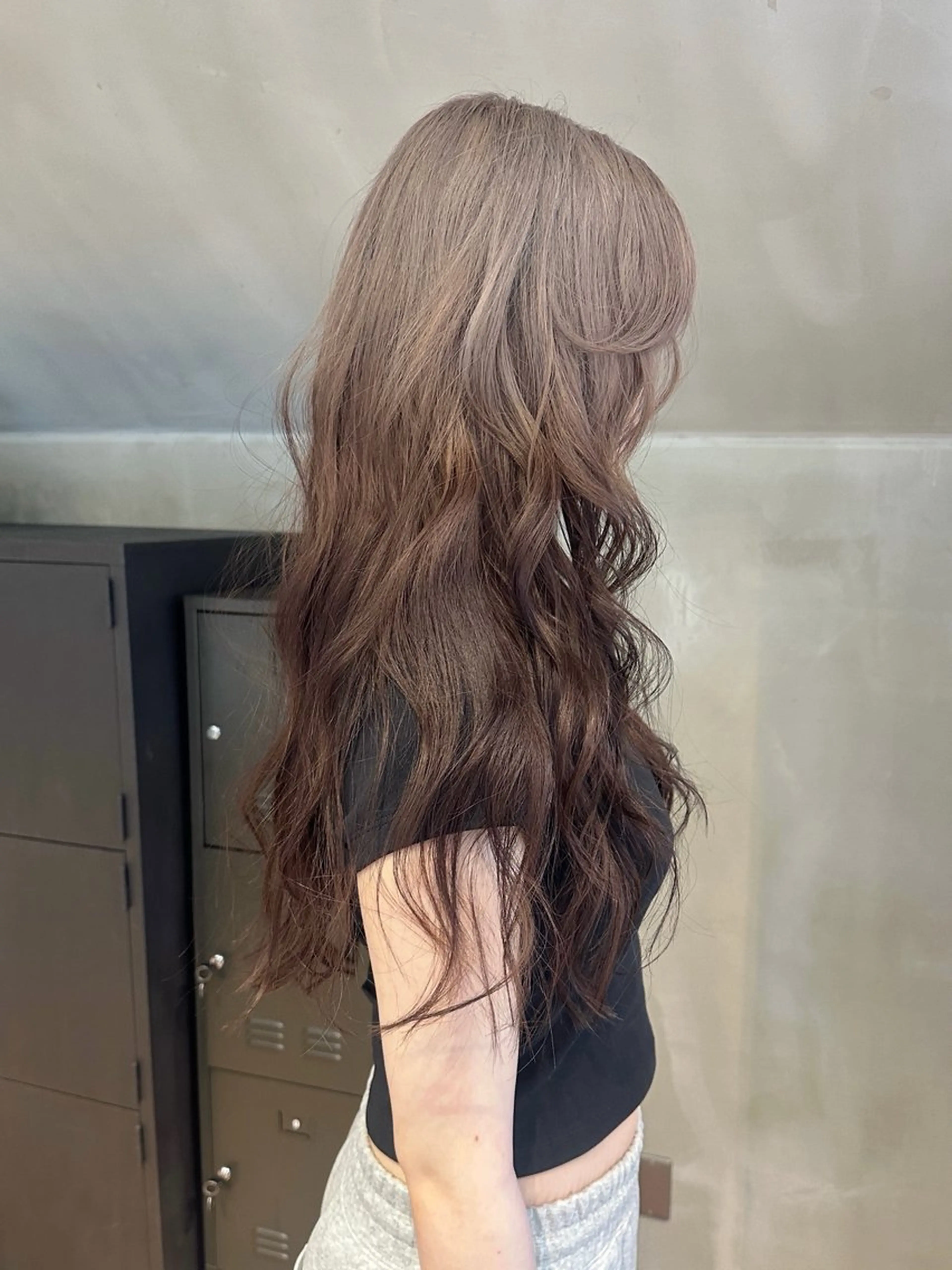 ロング ヘアカラー mei🪽 カラーモデルのヘアスタイル