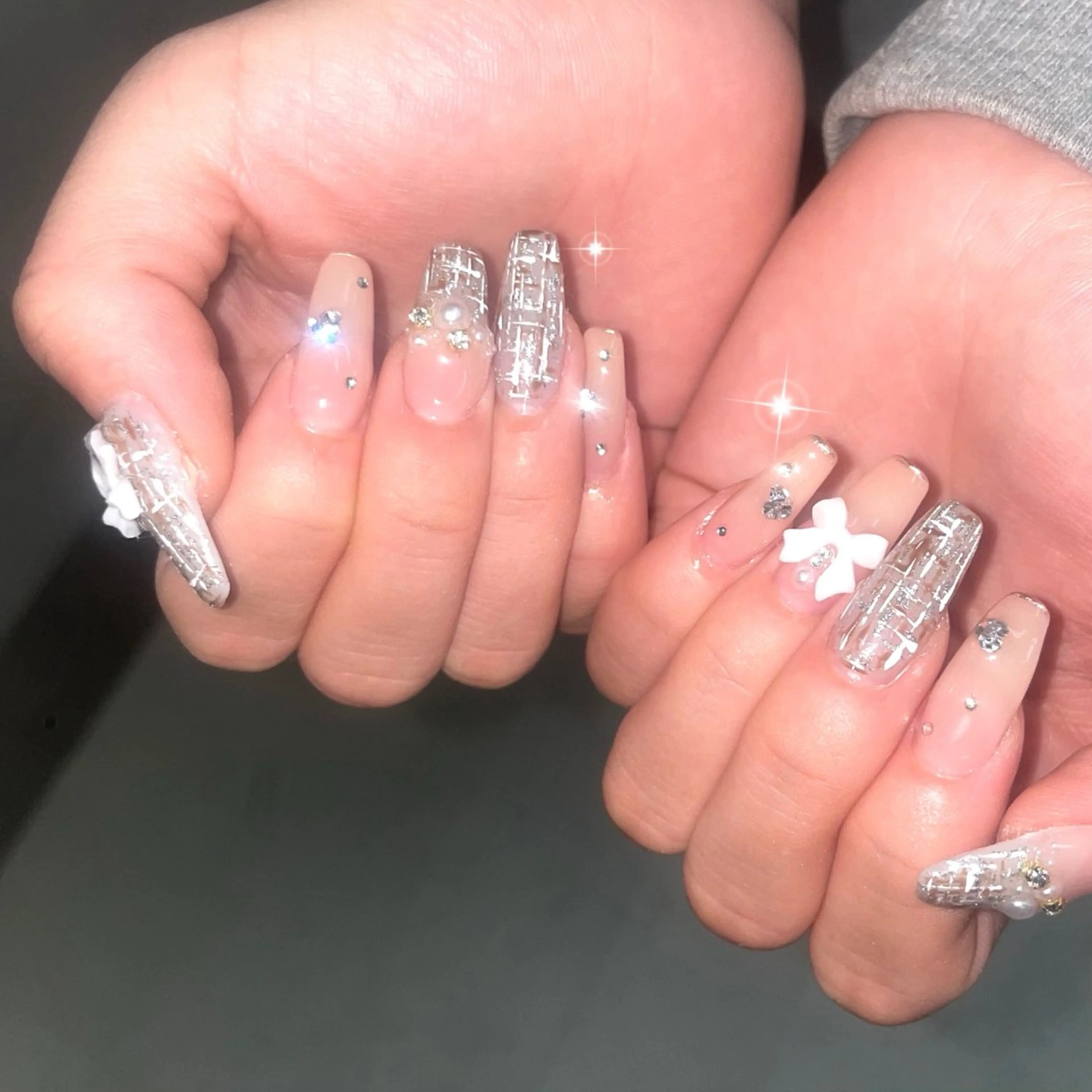 ネイル アートネイル キラキラネイル ニュアンスネイル ツイードネイル ワンホンネイル ☃️Nobody_ Renのネイルデザイン