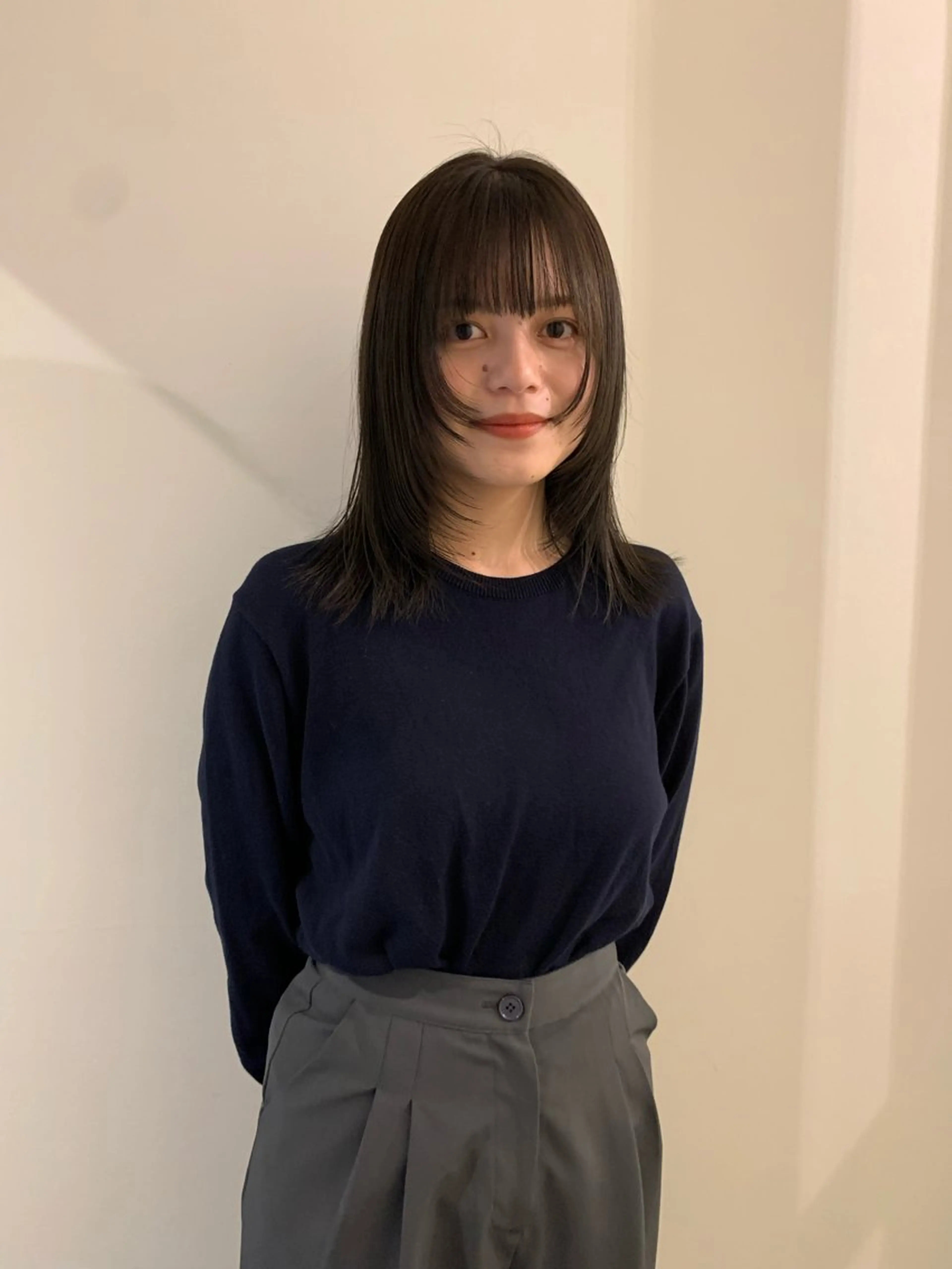 ミディアム カラー グレージュ レイヤーカット 落合希 Olivebeigeのヘアスタイル