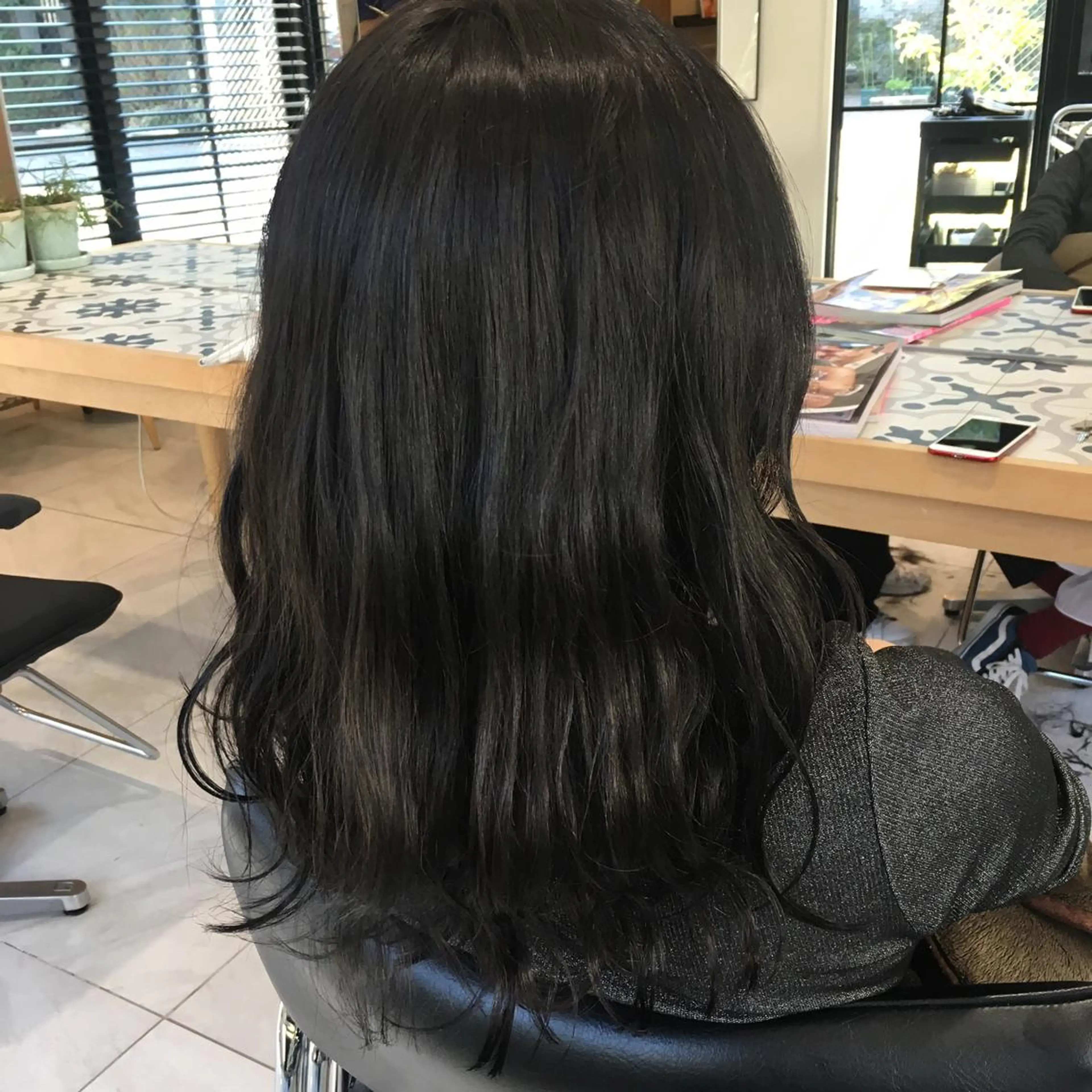 ロング カラー カット ヘアカラー トリートメント 荒木 依莉亜のヘアスタイル