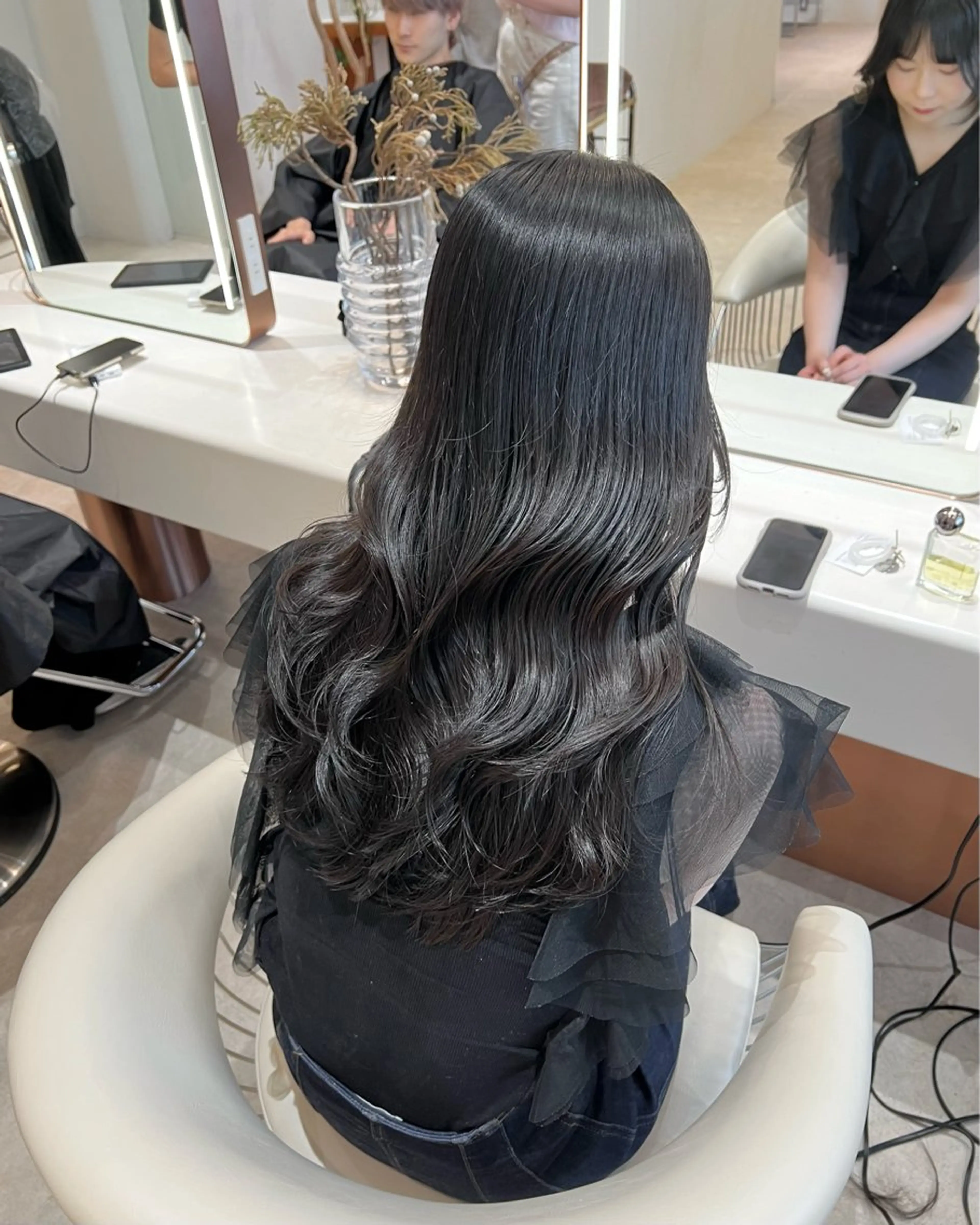 ロング カラー 黒髪 ブルーカラー ブルーブラック シルバー 韓国風ヘア カット ヘアカラー トリートメント ヘアセット 韓国レイヤー🇰🇷 韓国研修◎渋谷カイトのヘアスタイル