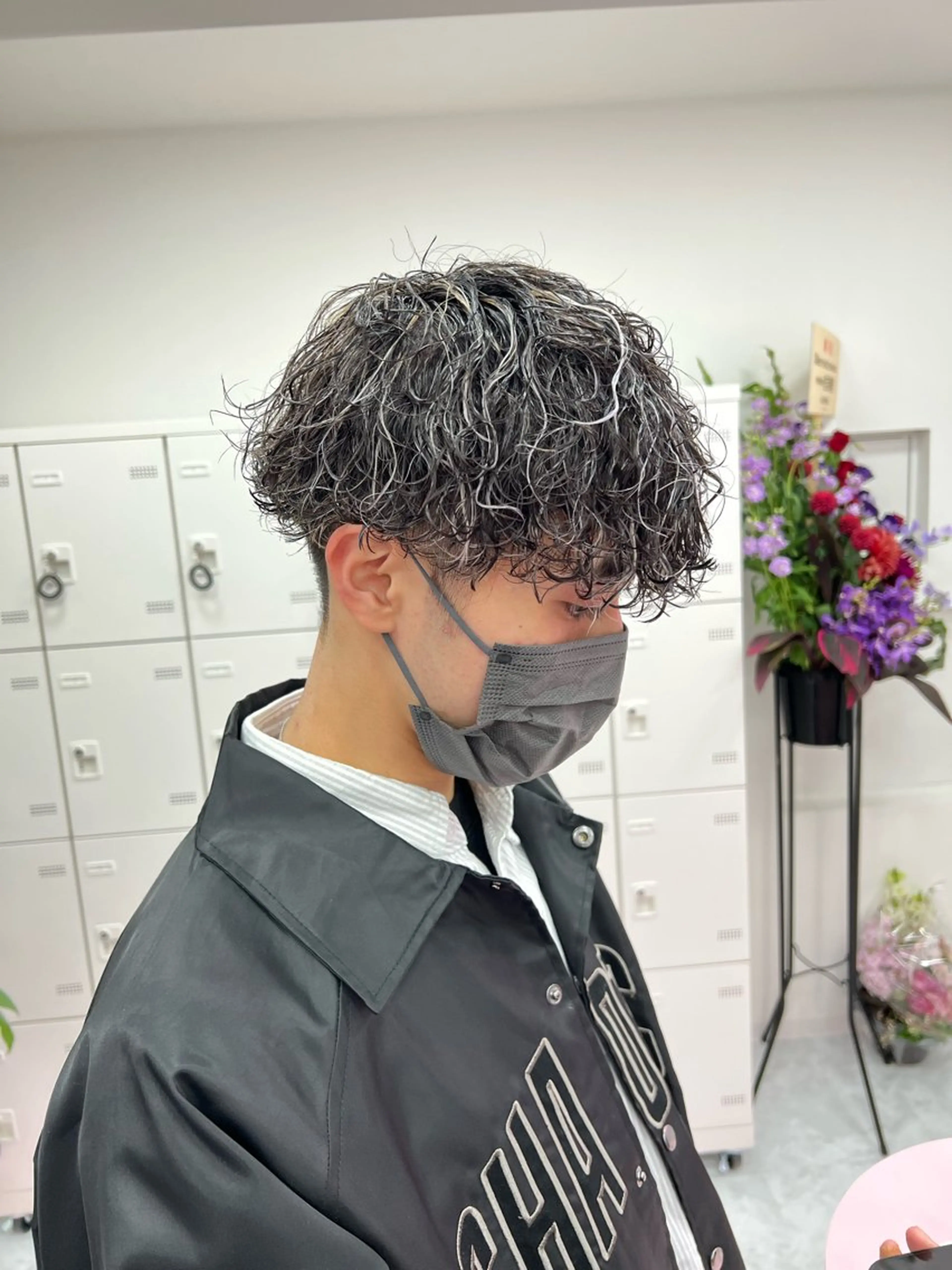 ミディアム カラー パーマ メンズ ミディアムパーマ センターパート メンズ韓国風 韓国マッシュ マッシュウルフ ヘアカラー トリートメント ヘッドスパ ヘアセット トレンド/レイヤー うる艶🪞CANDYのヘアスタイル