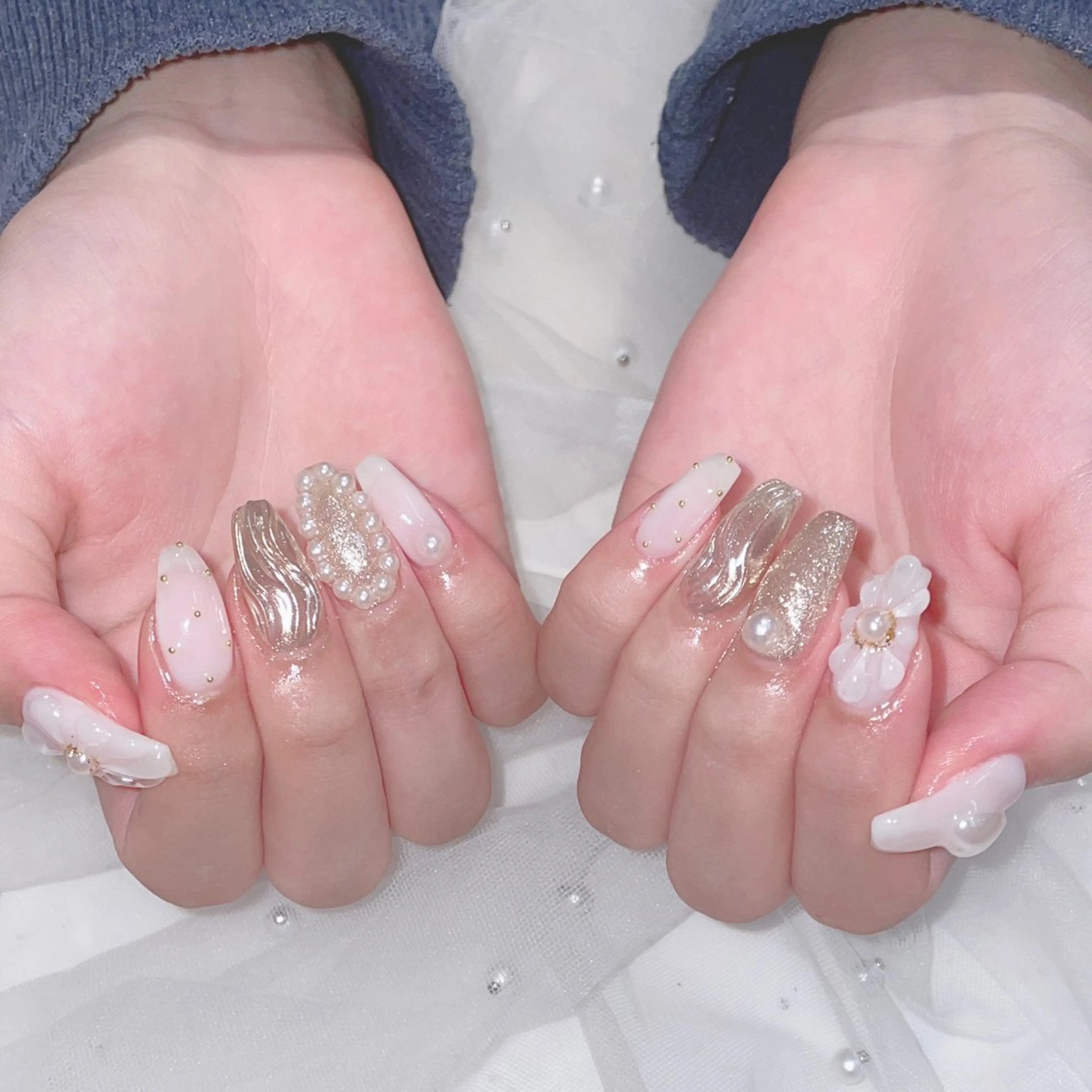 ネイル フレンチネイル ジェルネイル ガーリー グラデーション キラキラネイル Liora nail 1のネイルデザイン