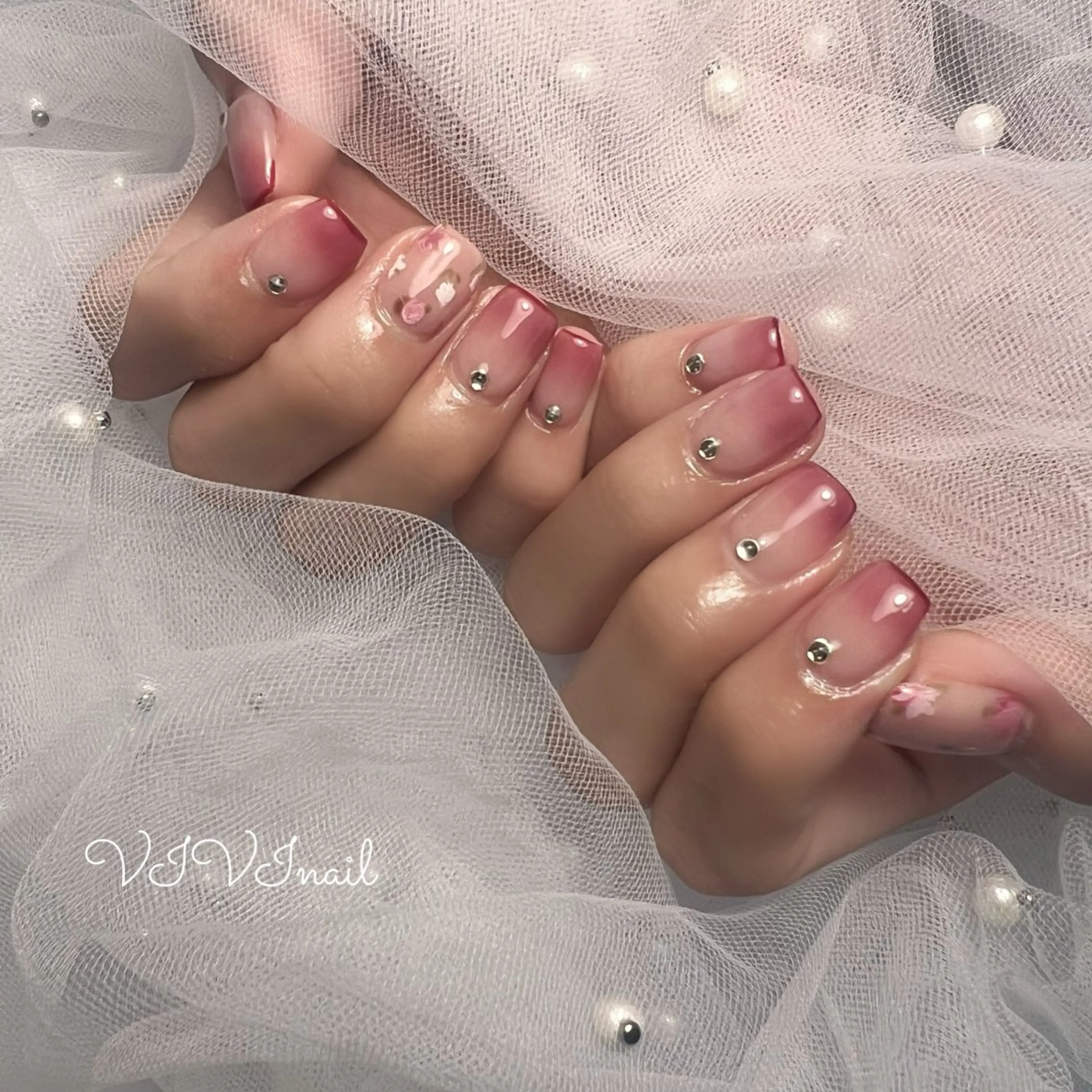 ネイル 赤色 ショートネイル ハンドネイル vivi nailのネイルデザイン