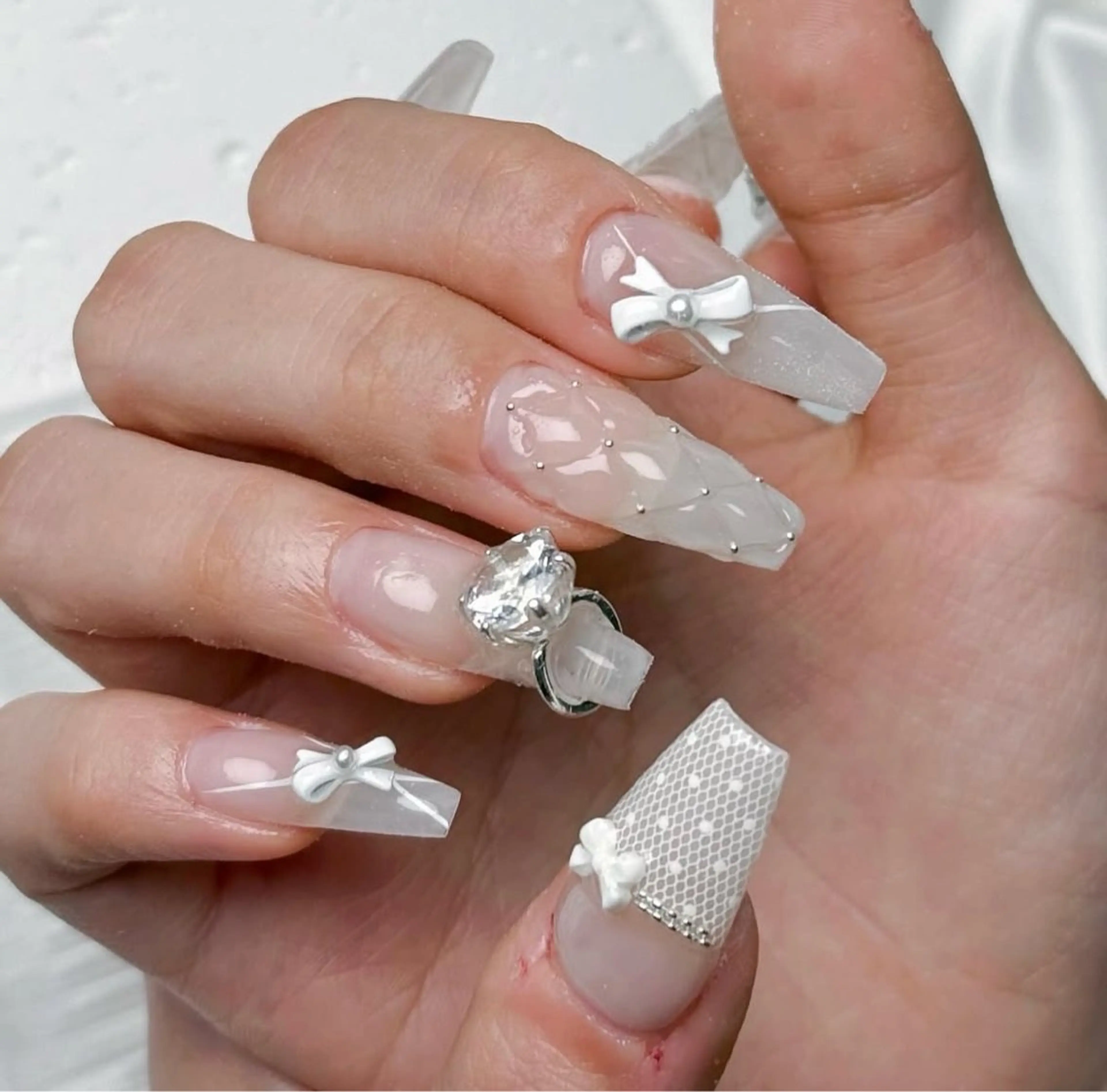 ネイル フレンチネイル ジェルネイル 韓国ネイル マグネットネイル ネイルチップ Rin Nail 新大久保店のネイルデザイン