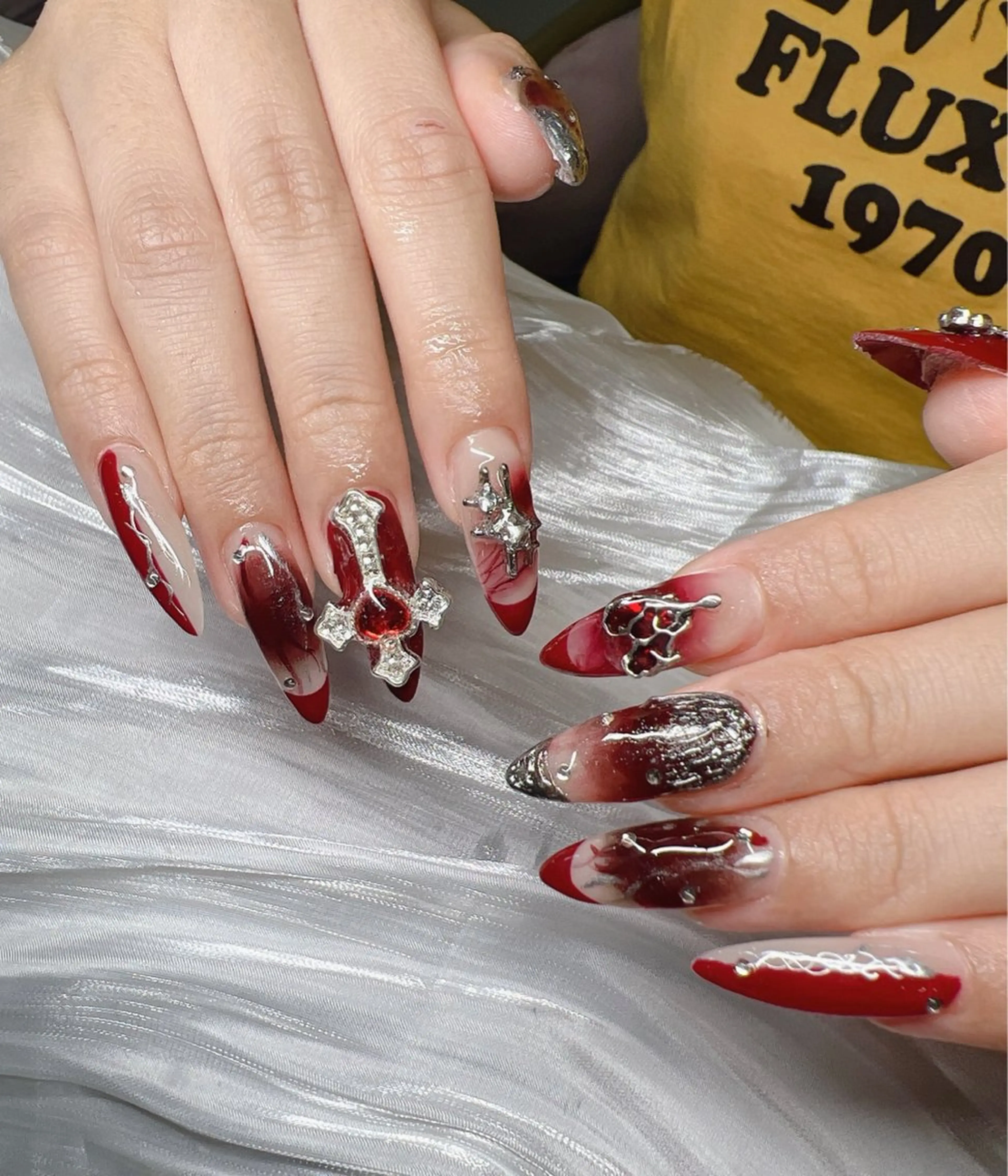 ネイル 長さ出し グラデーション 卒業式 キラキラネイル マグネットネイル ハンドネイル Lee Nailsのネイルデザイン