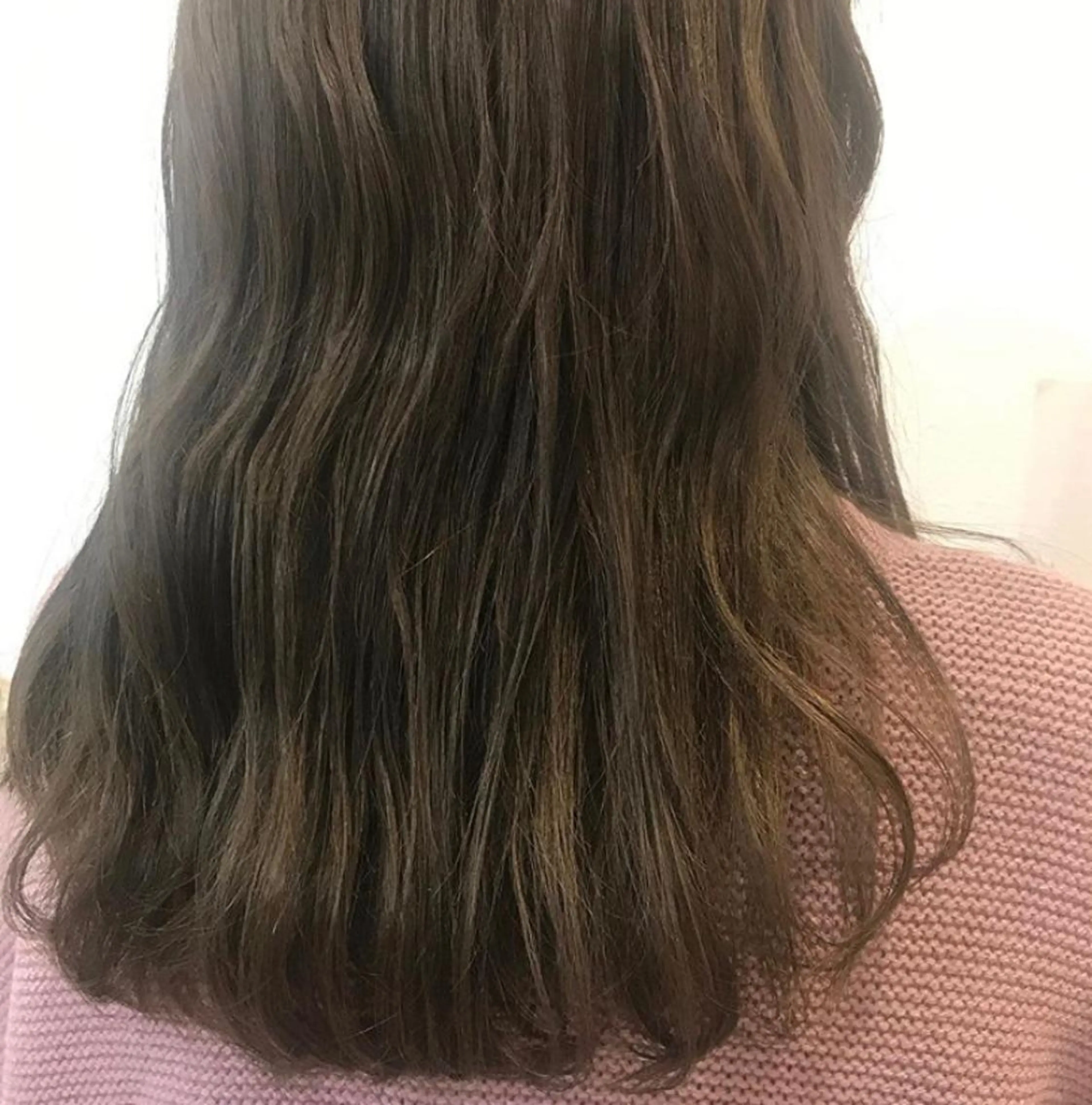 ロング カラー ヘアアレンジ 厚地 伽寧のヘアスタイル