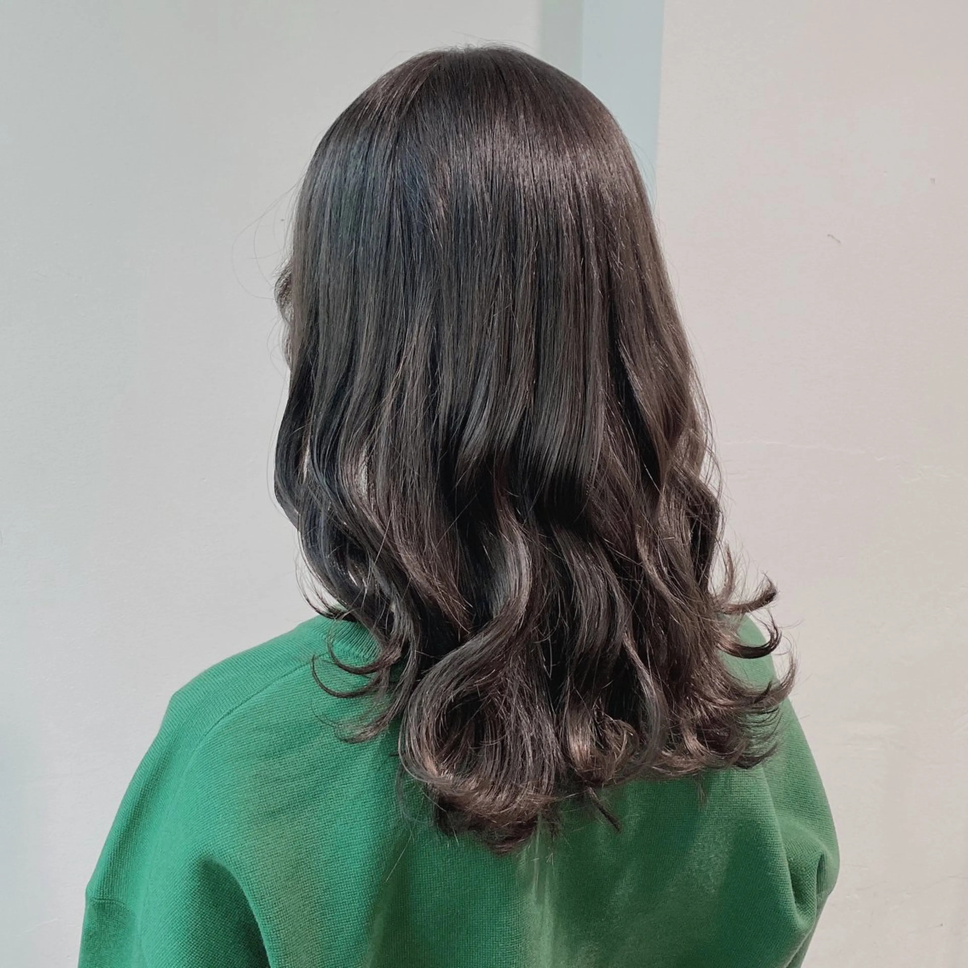 セミロング カラー ヘアカラー トリートメント 韓国レイヤー🕊️ 柔らかベージュ🧸のヘアスタイル