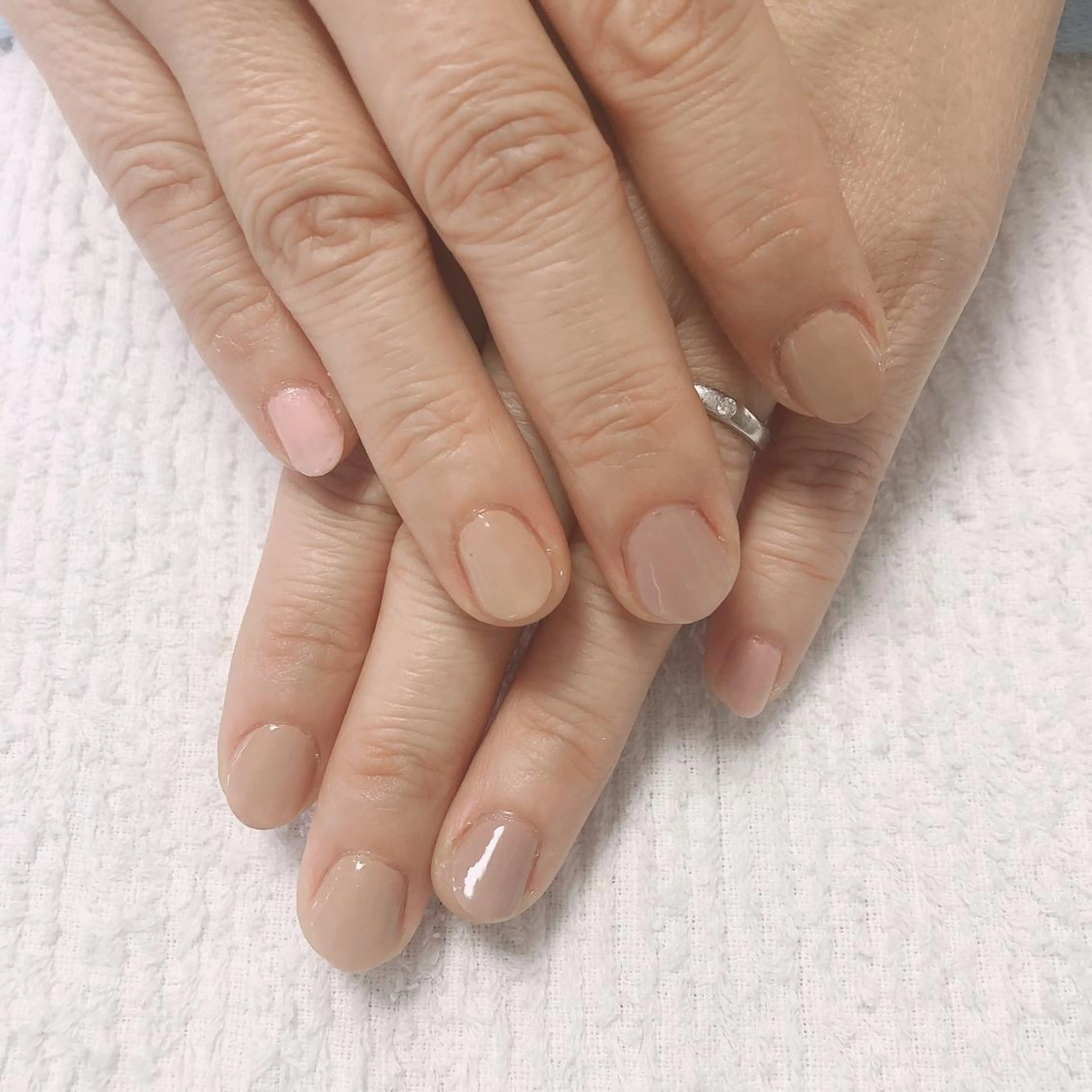 ネイル ワンカラーネイル シンプルネイル 結城 怜菜のネイルデザイン