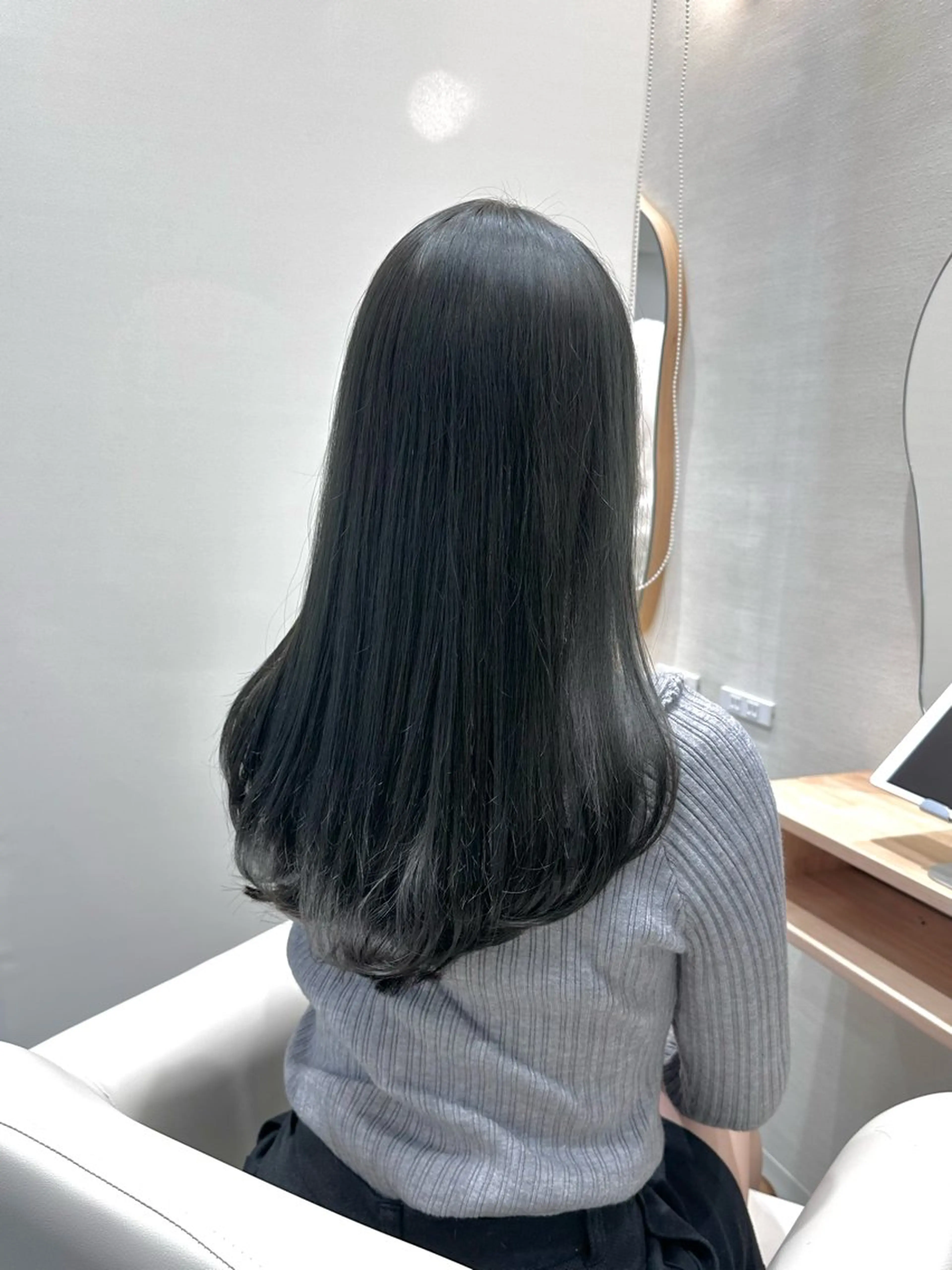 ロング カラー ブリーチ グレージュ ブリーチなしカラー オリーブグレージュ オリーブグレー ヘアカラー トリートメント LUMO所属・矢野 晃平のヘアスタイル