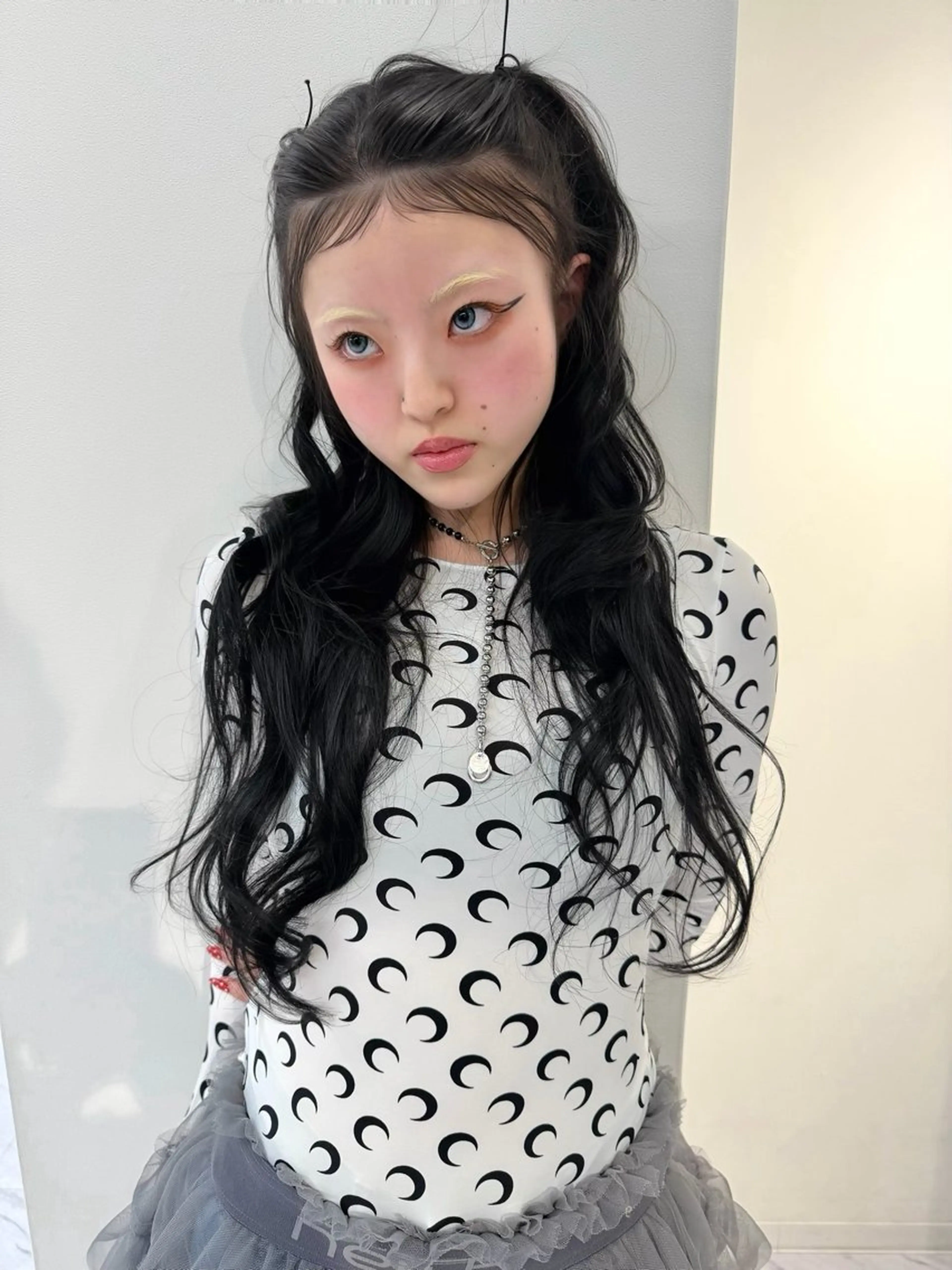 ロング カラー パーマ ヘアアレンジ ベージュカラー ブリーチ ケアブリーチ デザインカラー ダブルカラー カット ヘアカラー パーマ トリートメント TATSUブリーチ/ ミルクティーベージュのヘアスタイル