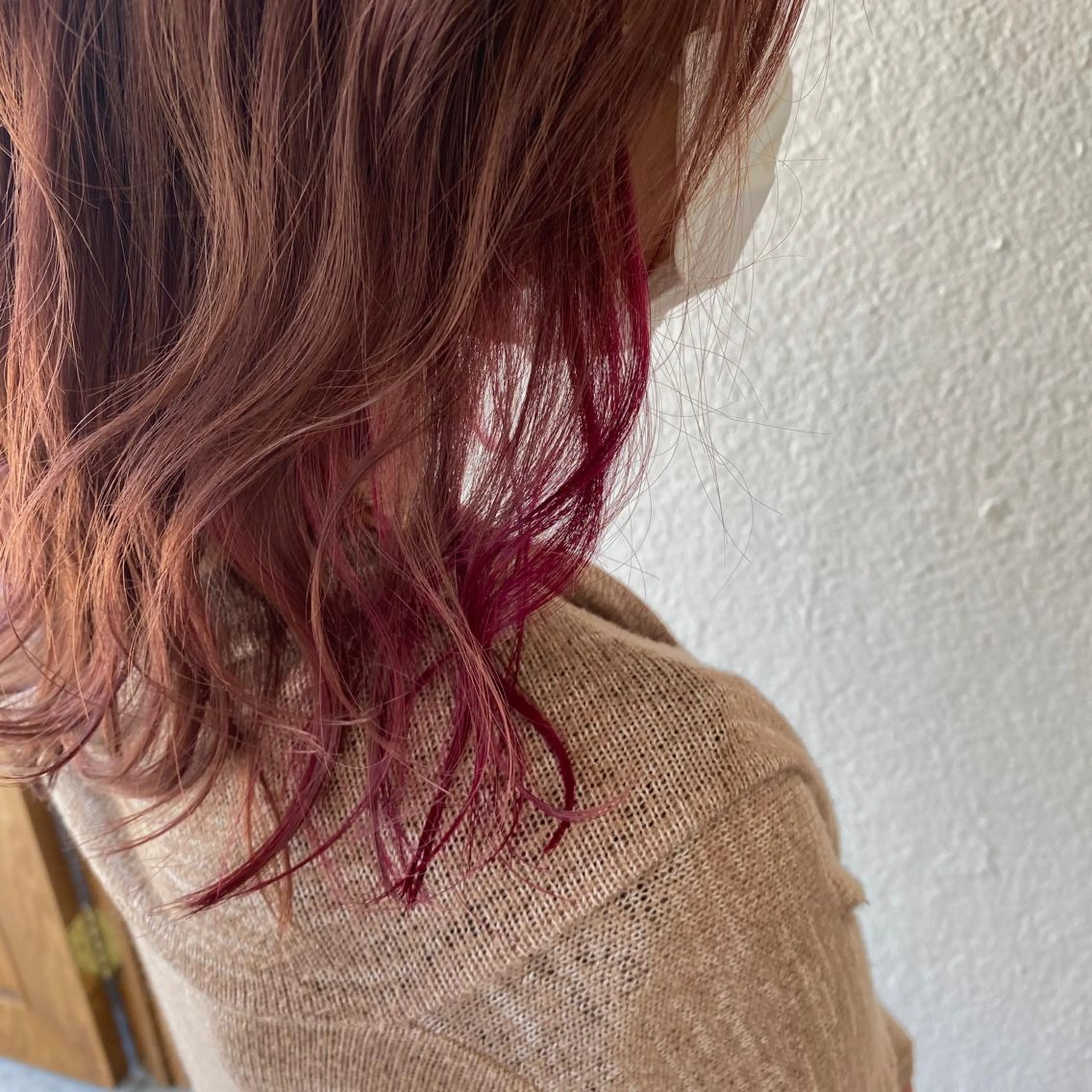 ミディアム カラー ブリーチ インナーカラー ピンクカラー ヘアカラー 入江 志穂のヘアスタイル