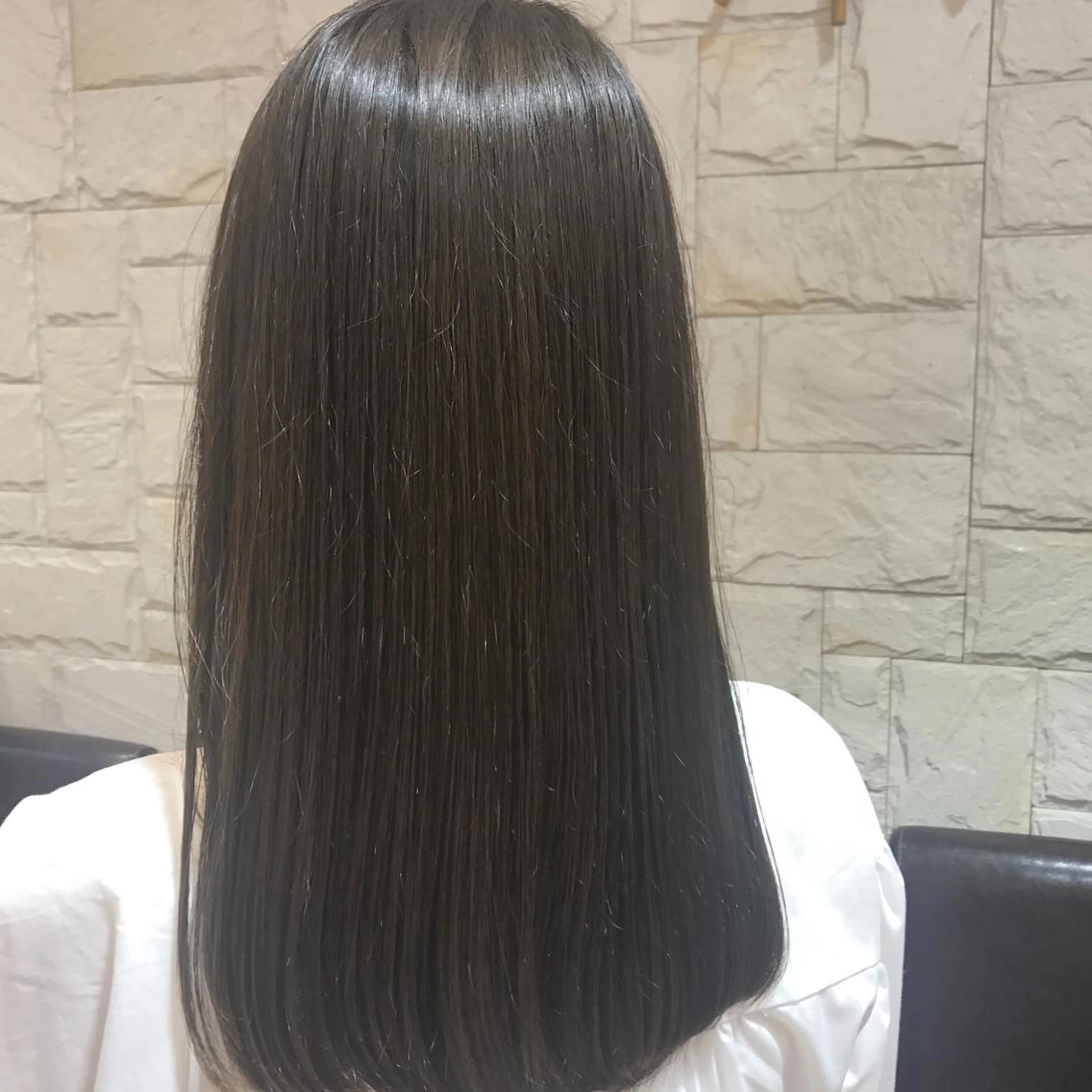 セミロング カラー ヘアアレンジ アッシュ ベージュカラー フォギーベージュ 🥛洒落髪小顔cut なら龍崎🥛のヘアスタイル