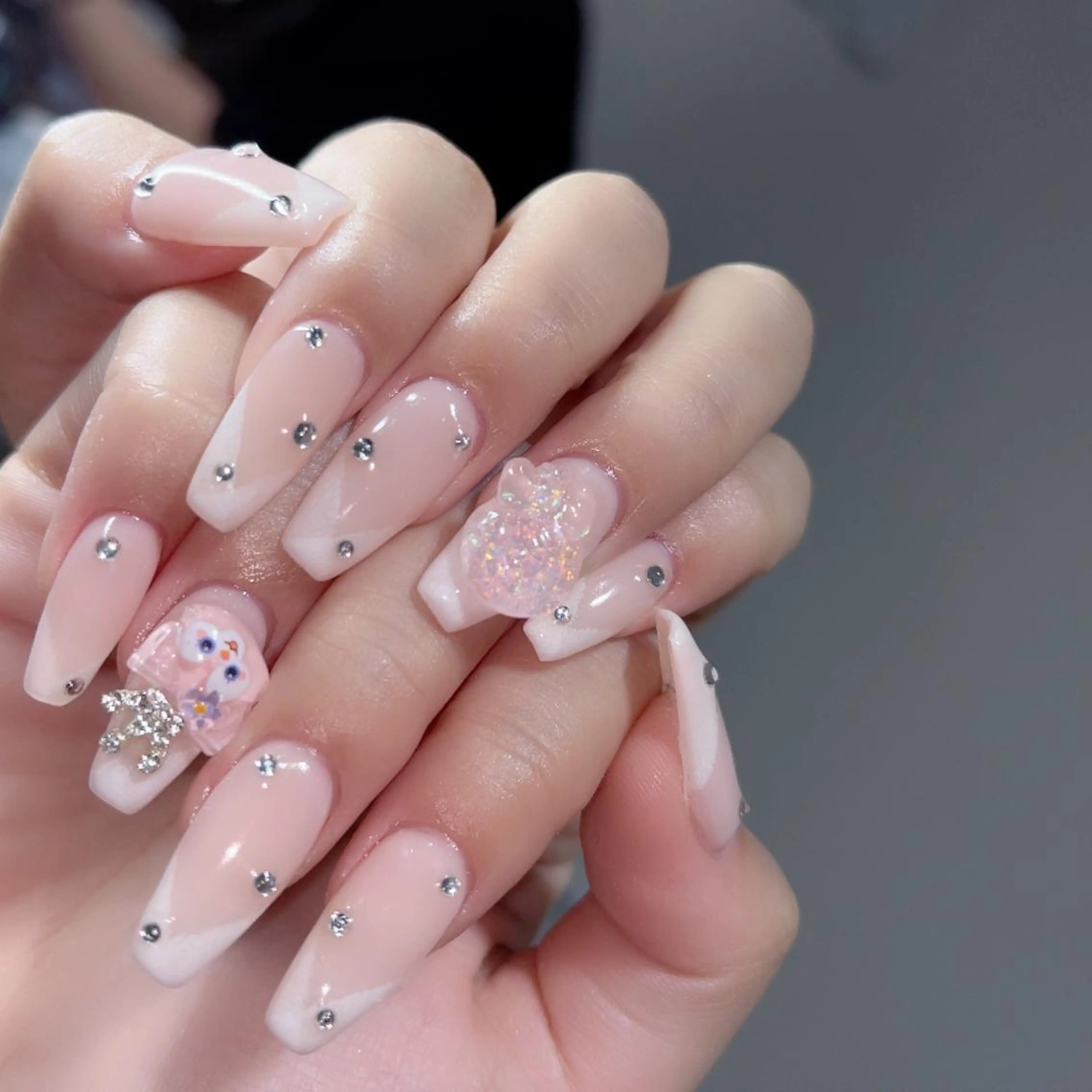 ネイル アートネイル 長さ出し ネイルチップ Queens ciciのネイルデザイン