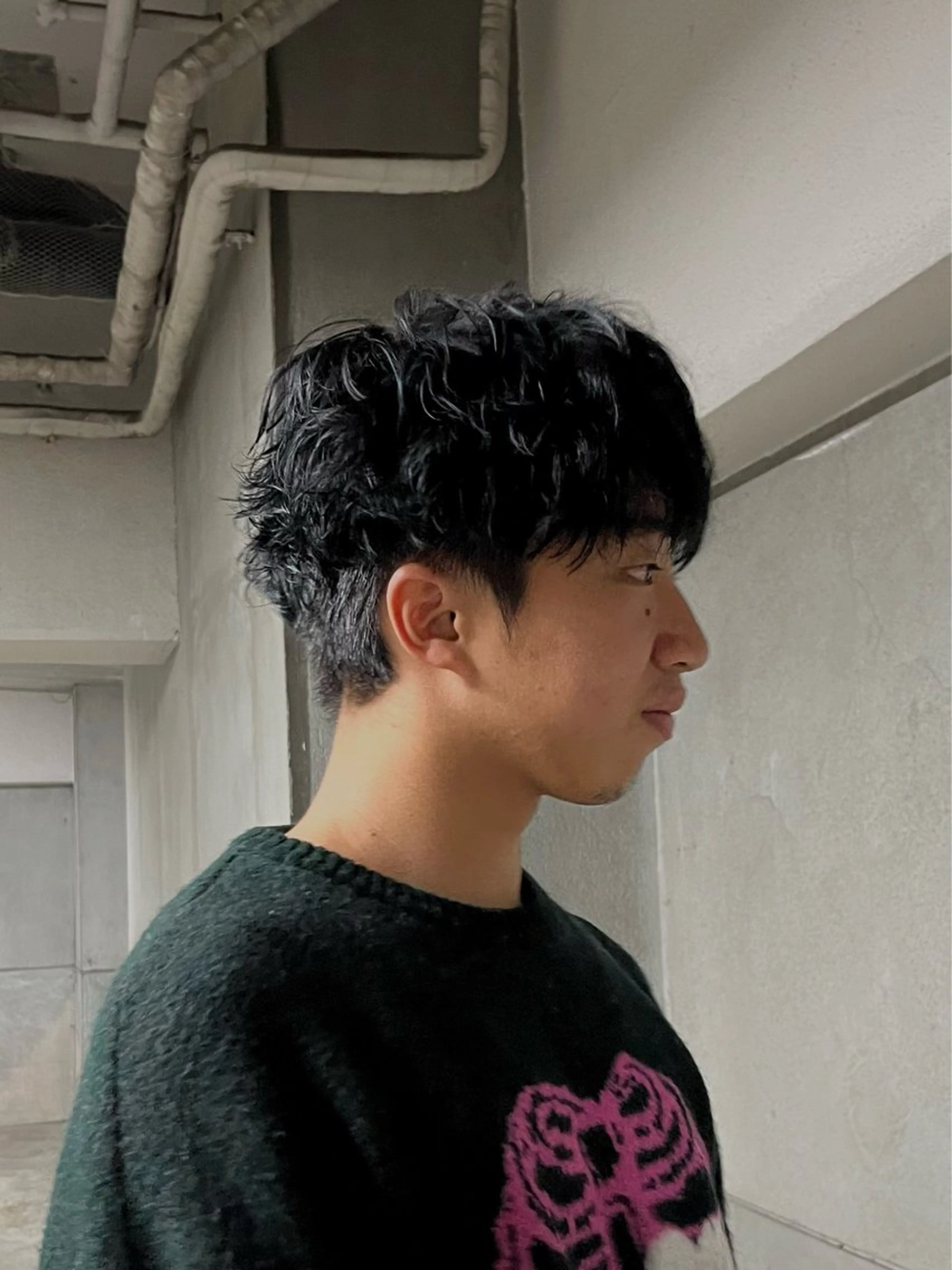 カラー メンズ 黒髪 ブルーカラー ブルーブラック ヘアカラー riko／ SYS by fitのヘアスタイル