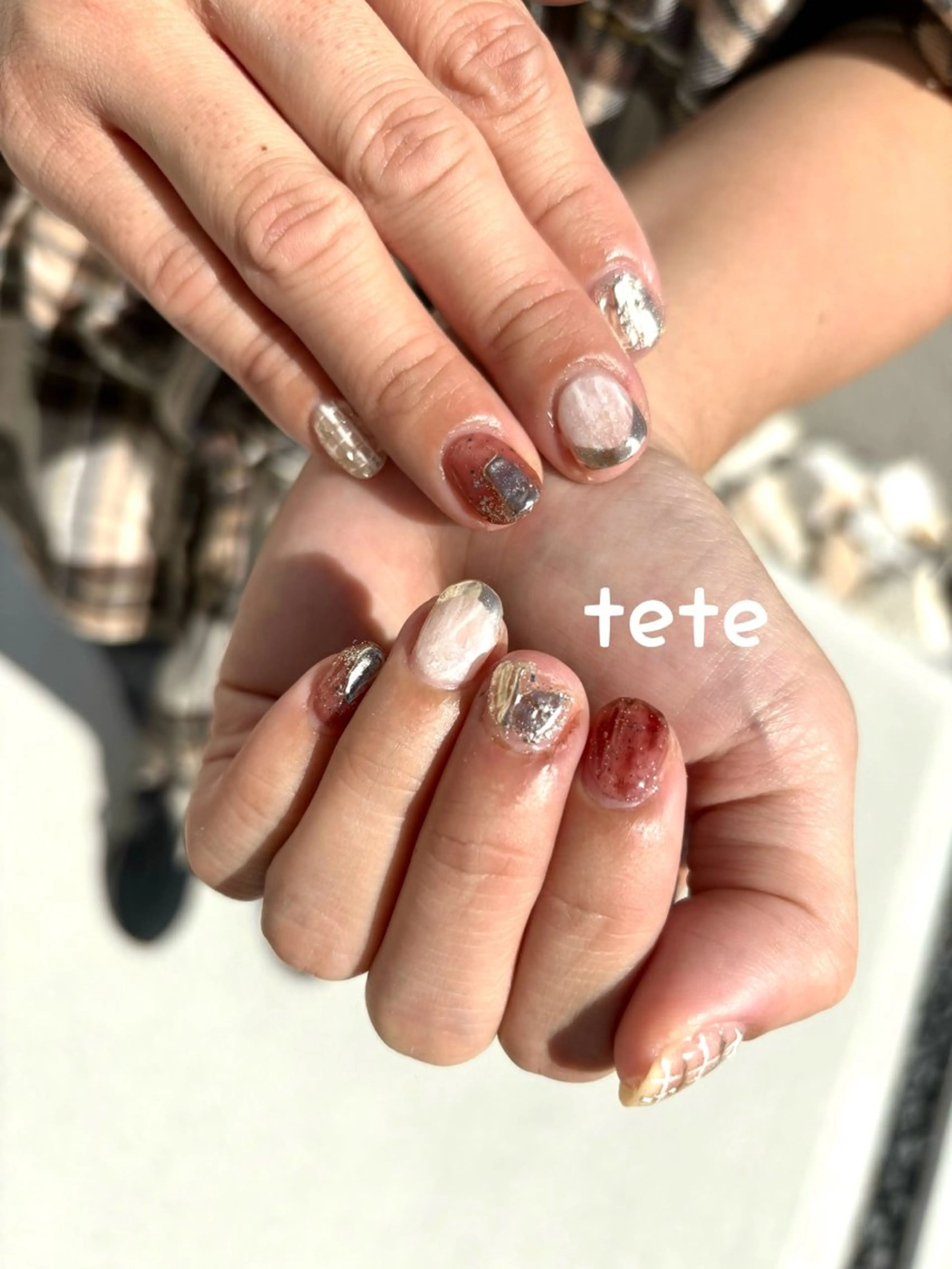 ネイル キラキラネイル ニュアンスネイル tete __のネイルデザイン