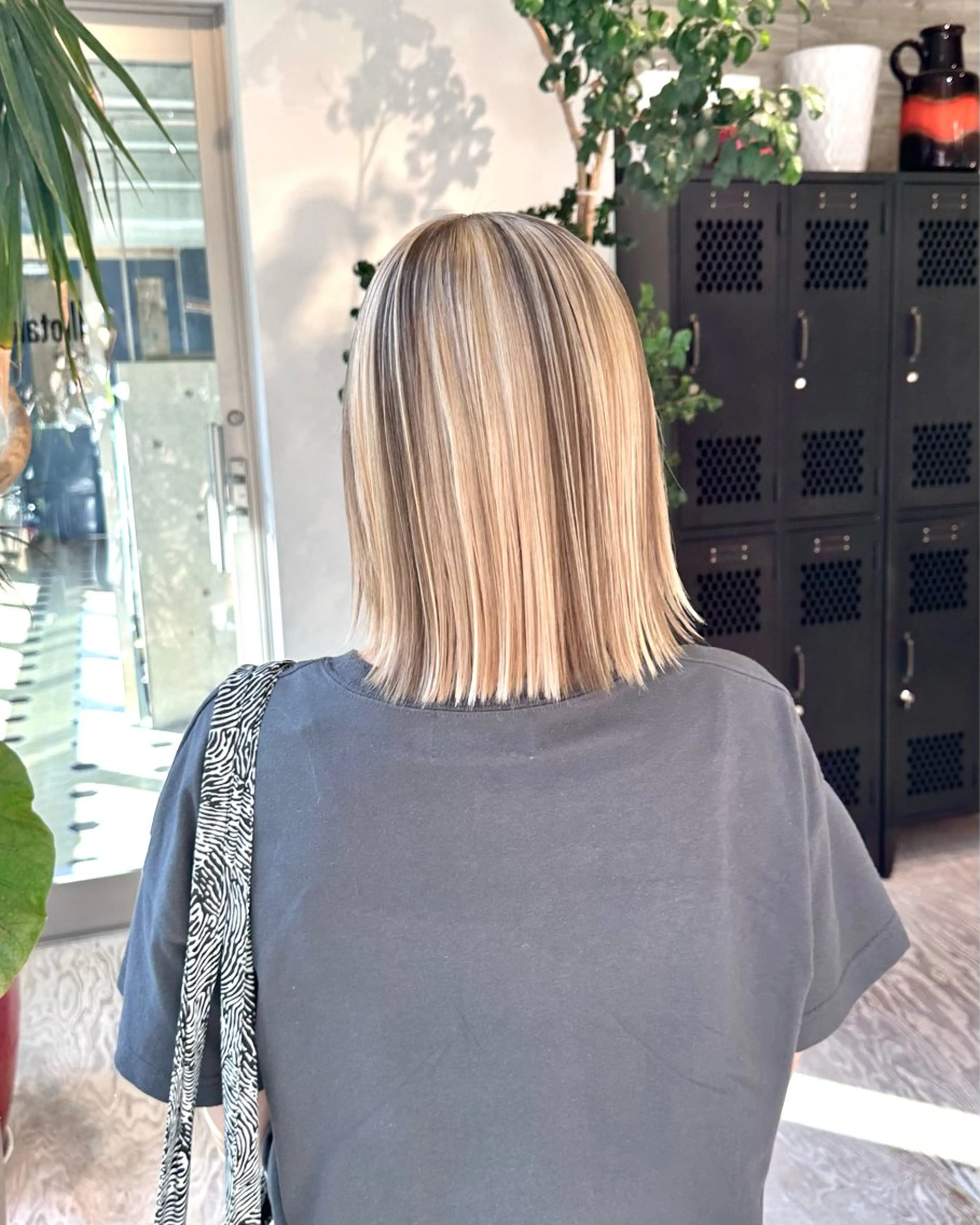 ミディアム カット ヘアカラー トリートメント 抜きっぱなしブロンド ササキカズマのヘアスタイル