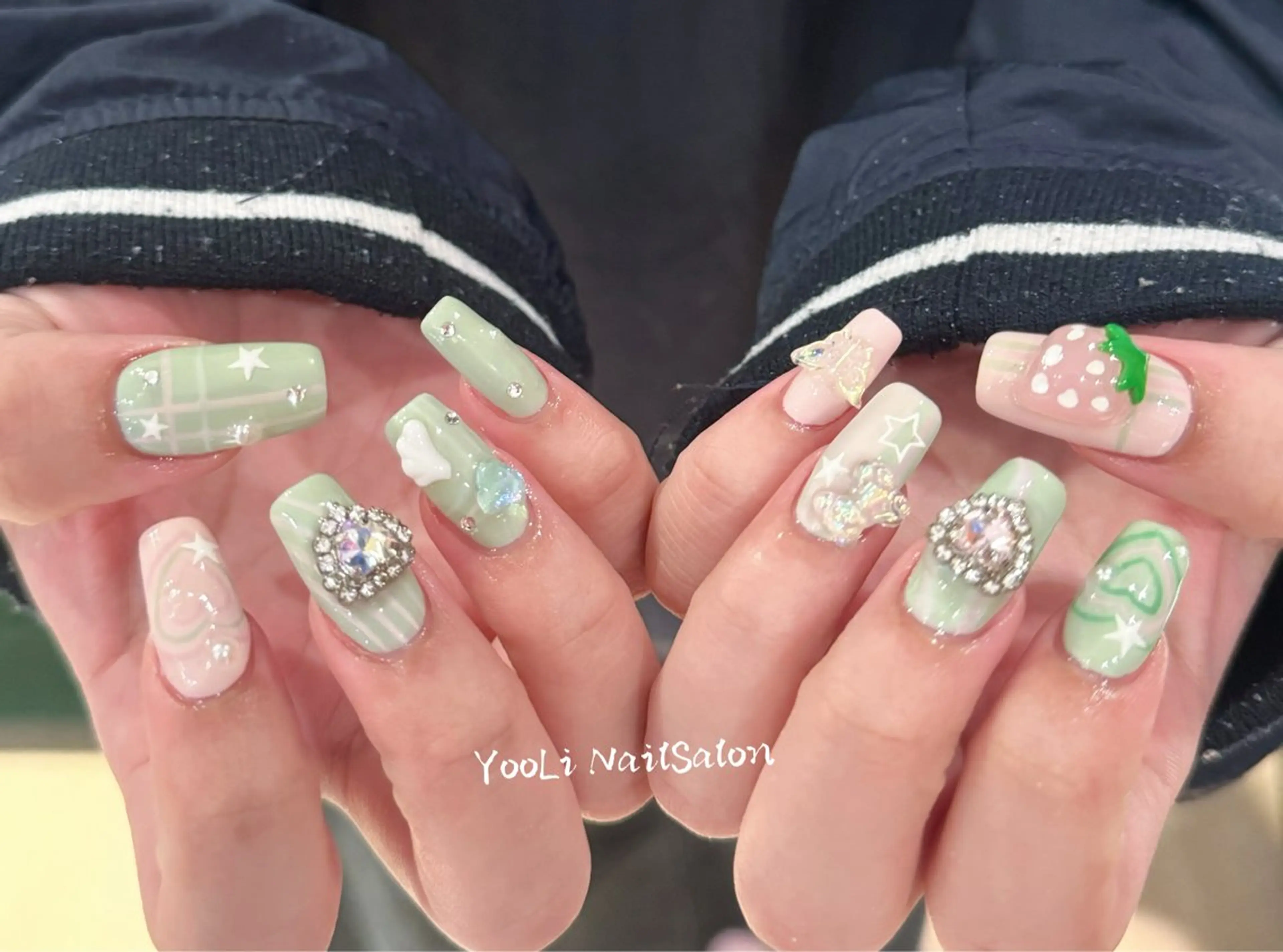 ネイル アートネイル オーロラネイル チークネイル フレンチネイル ガラスフレンチ ハンドネイル 🎀🎀YooLi Nail Salonのネイルデザイン