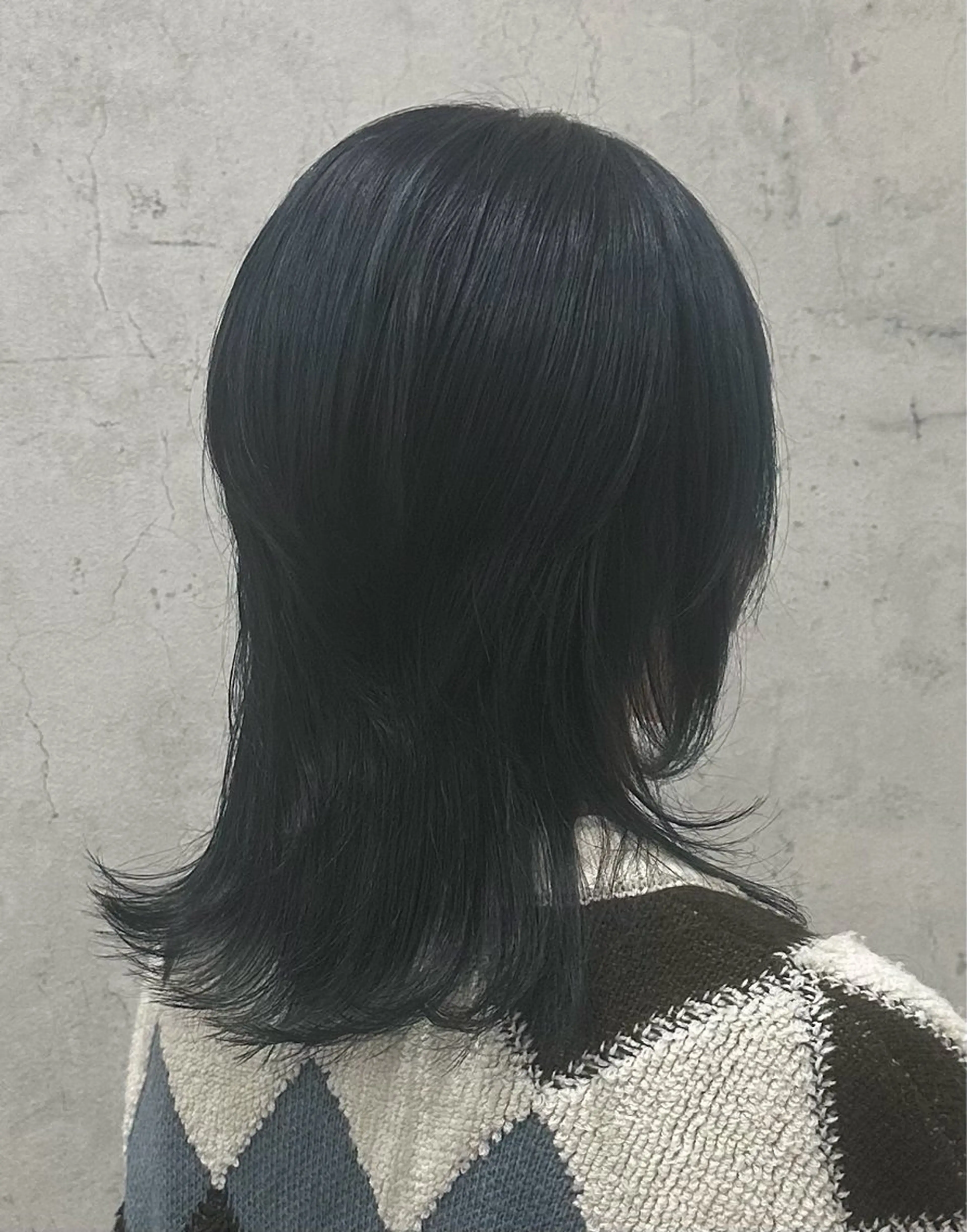 セミロング カラー ブリーチ ブルーカラー ネイビーカラー Moe by aria所属・飯田 冴のヘアスタイル