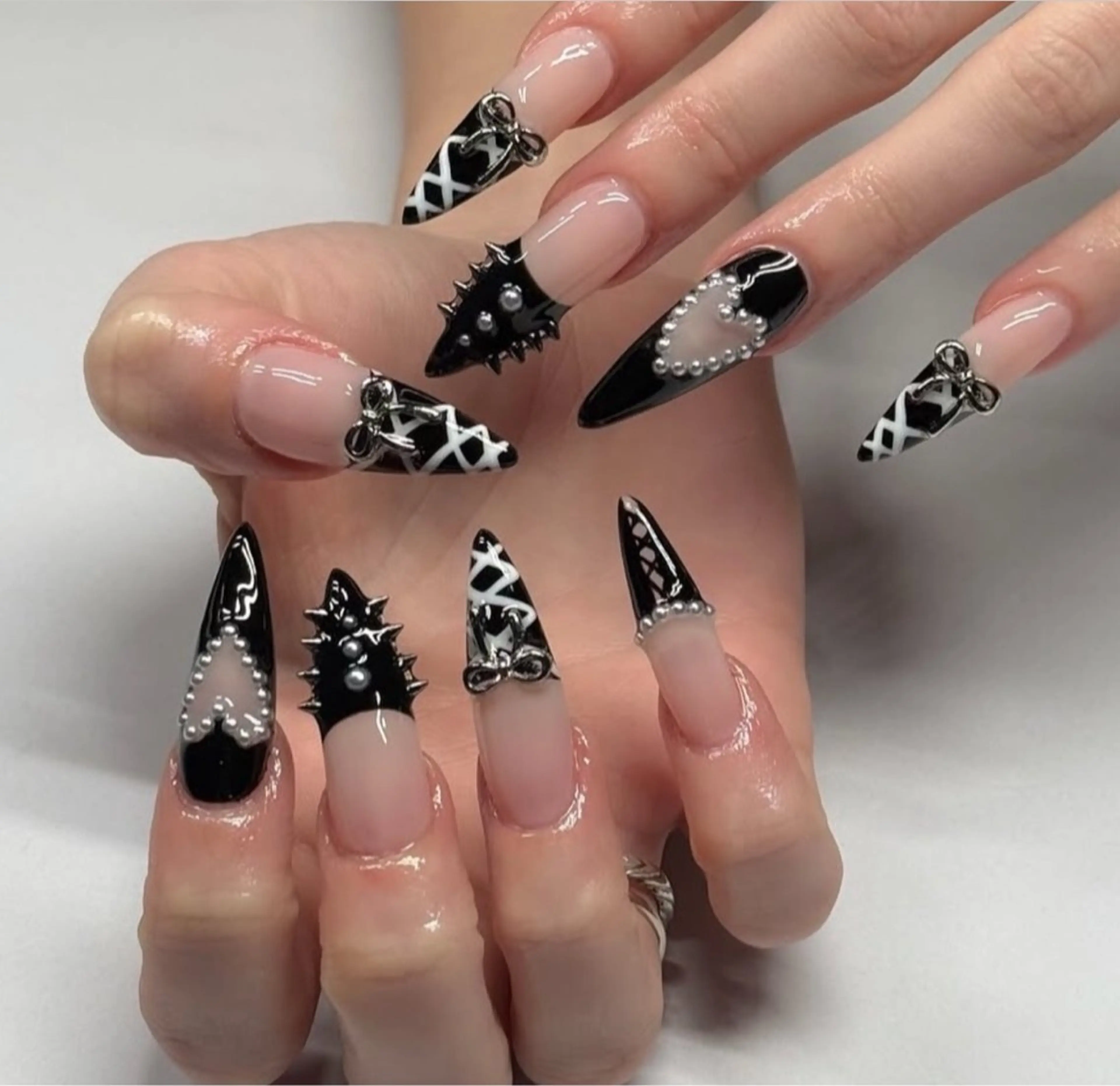 ネイル 成人式 ロングネイル マグネットネイル 大理石ネイル(マーブル) リボン ハンドネイル Amee Nail Salonのネイルデザイン