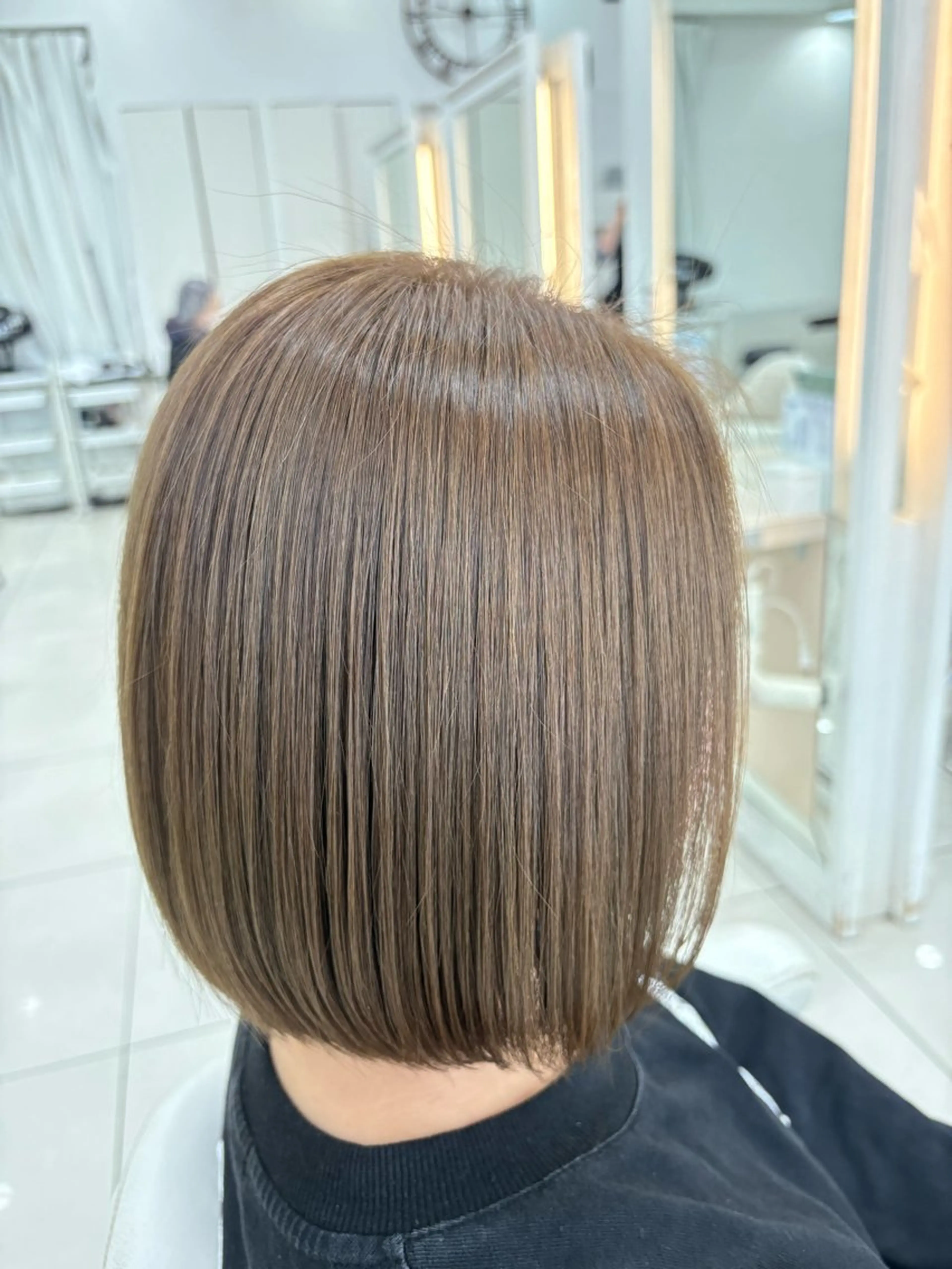 ショート カラー ショートボブ バレイヤージュ ベージュカラー ブリーチ ケアブリーチ ヘアカラー トリートメント 髪質改善/艶カラー/ メンズパーマ/鈴木のヘアスタイル