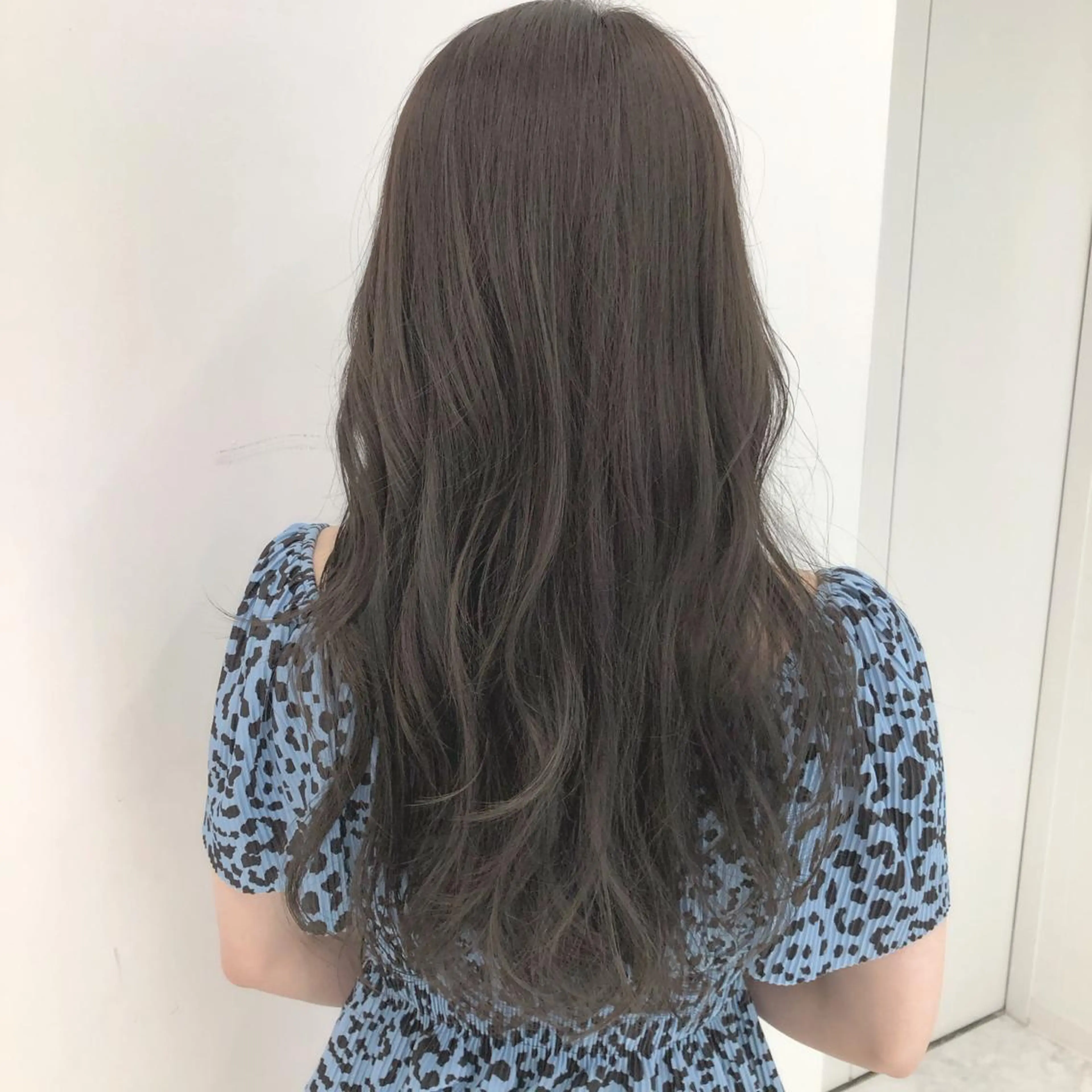 セミロング カラー 韓国レイヤー 似合わせカラーのヘアスタイル