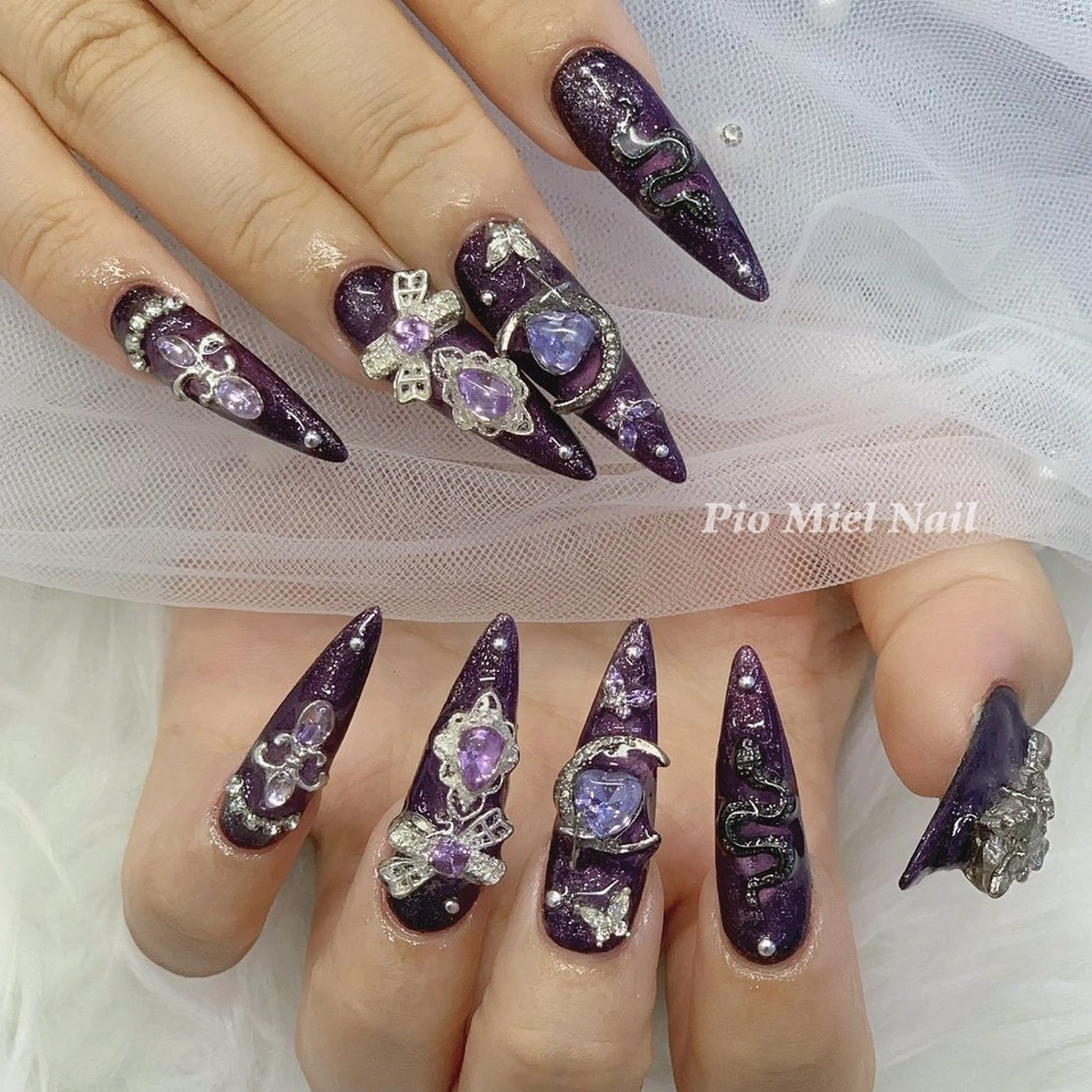 ネイル キラキラネイル パープル ワンホンネイル 冬ネイル ハンドネイル HANA 長さだしのネイルデザイン