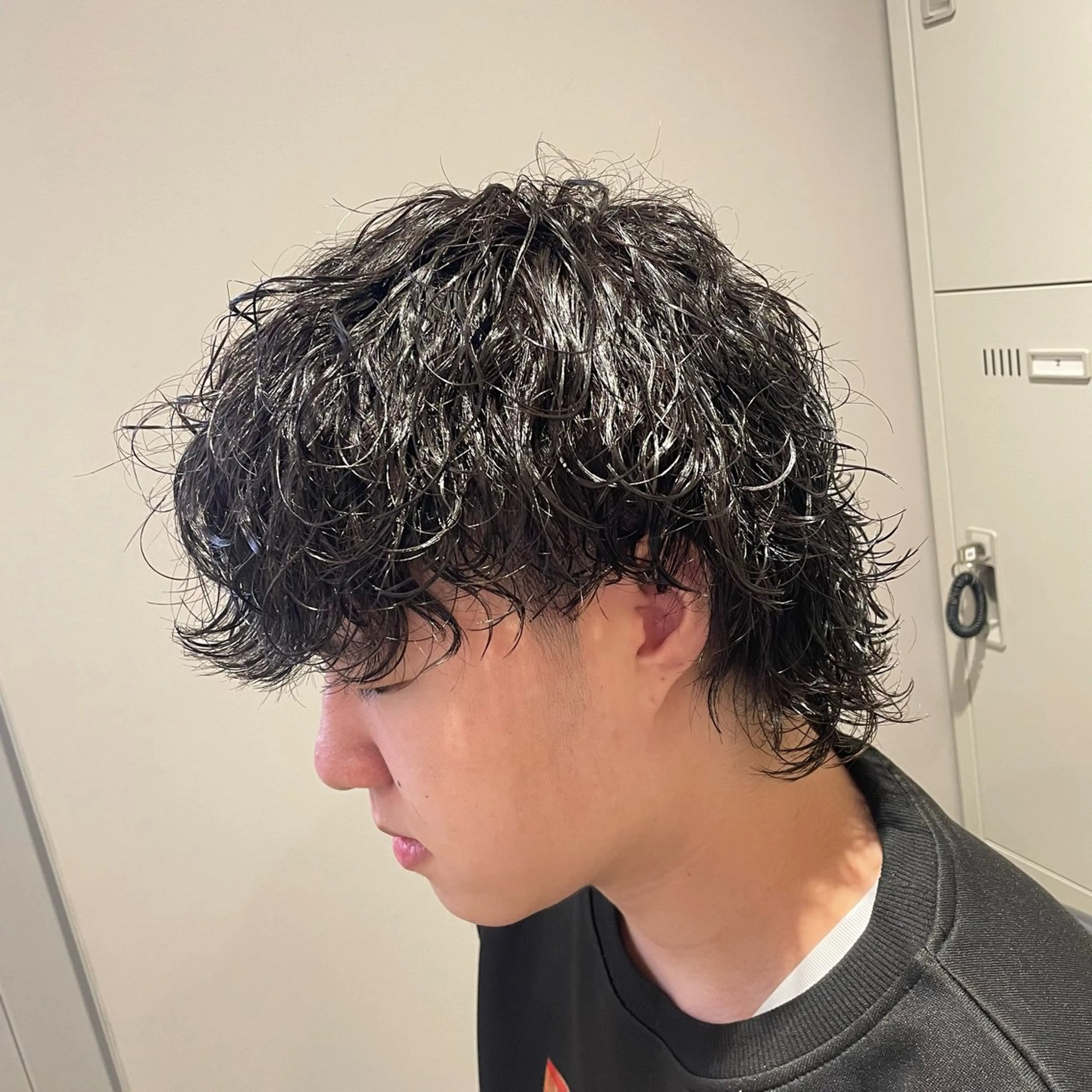 ショート パーマ ヘアアレンジ メンズ メンズパーマ メンズウルフカット ウルフカット 顔まわりカット の達人のヘアスタイル