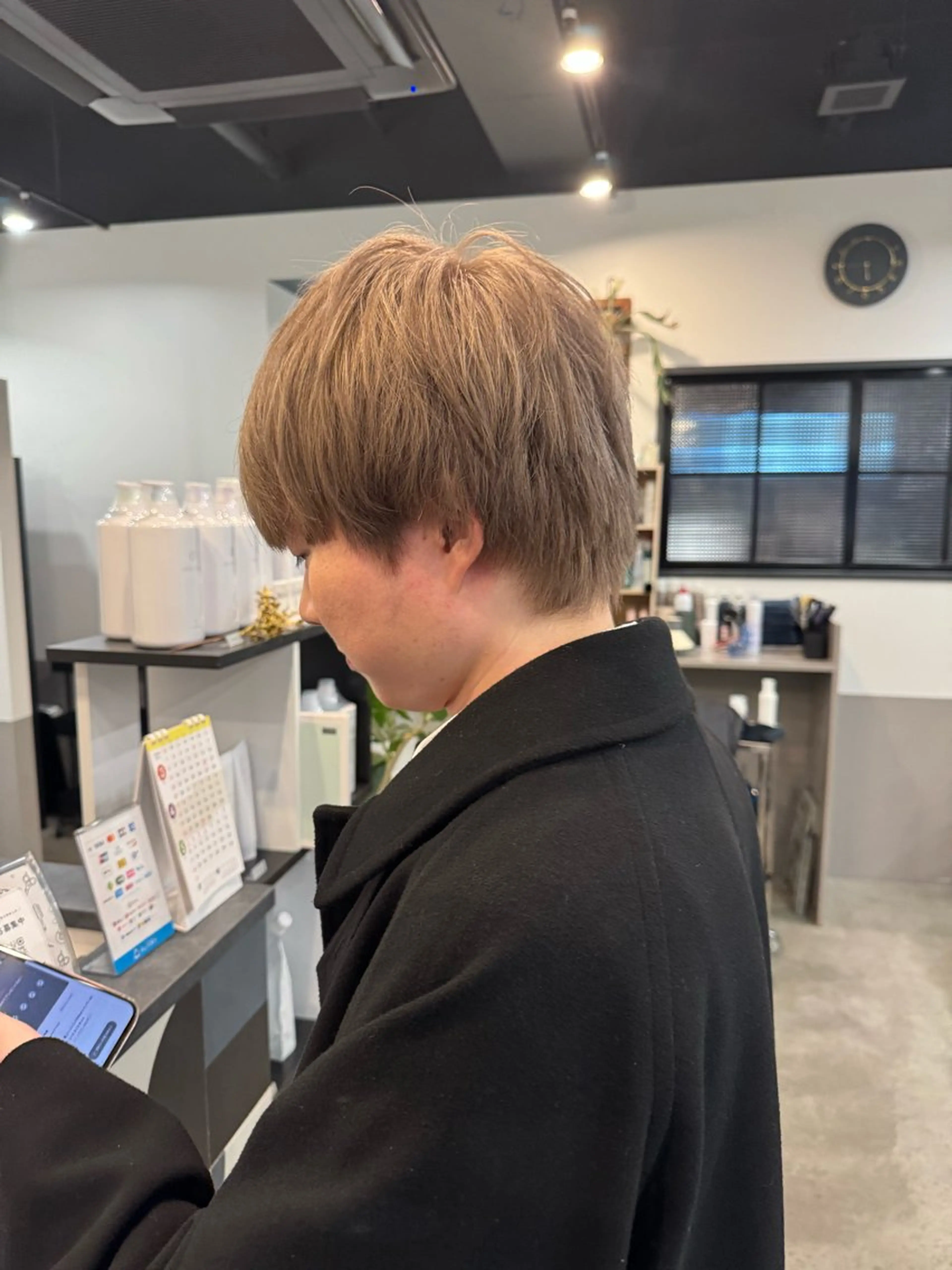 ショート カラー メンズ メンズブリーチ ベージュカラー ブリーチ ミルクティーベージュ ヘアカラー dog star 関 海斗のヘアスタイル