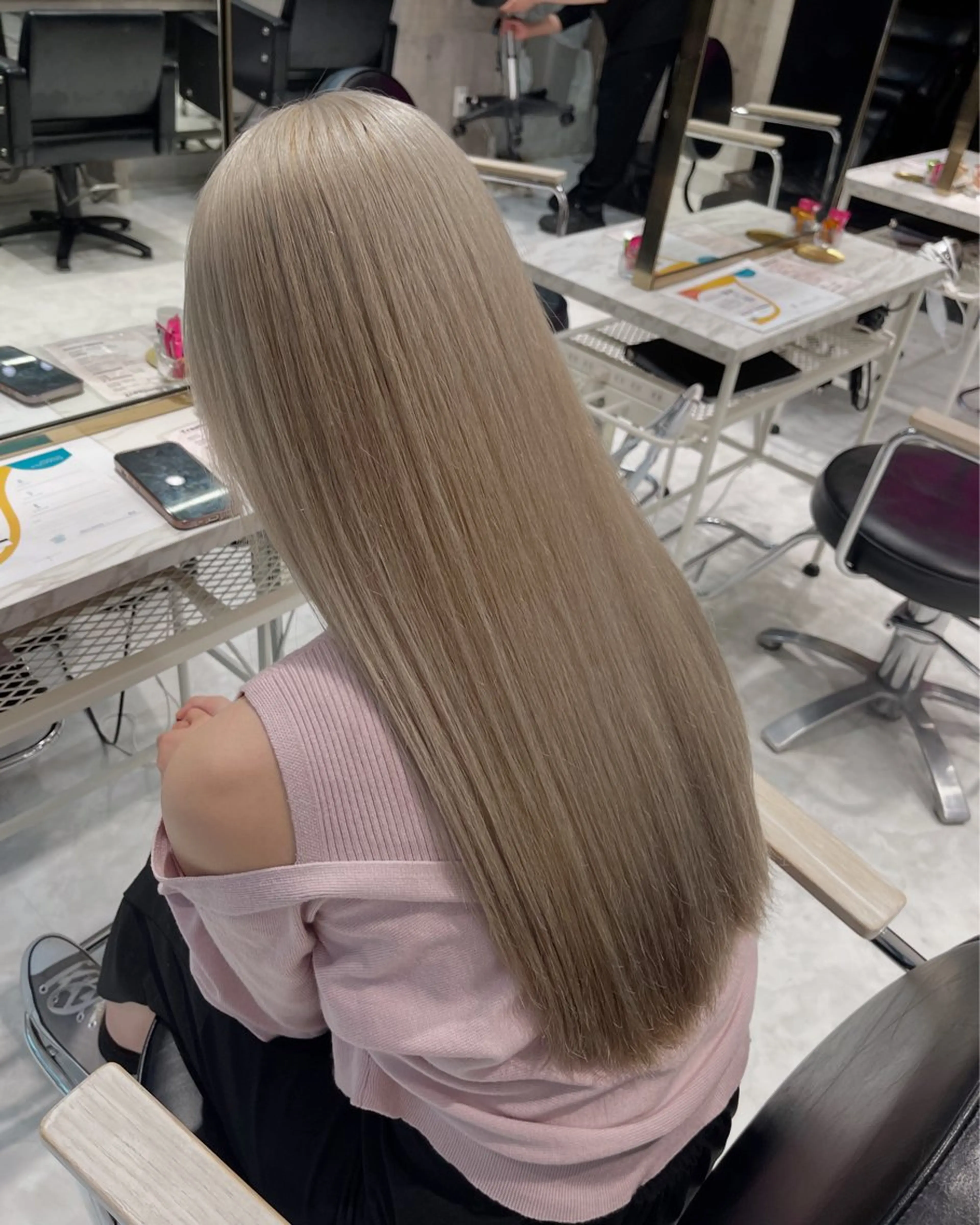 ロング カラー TENSHO ハイトーンレイヤーのヘアスタイル