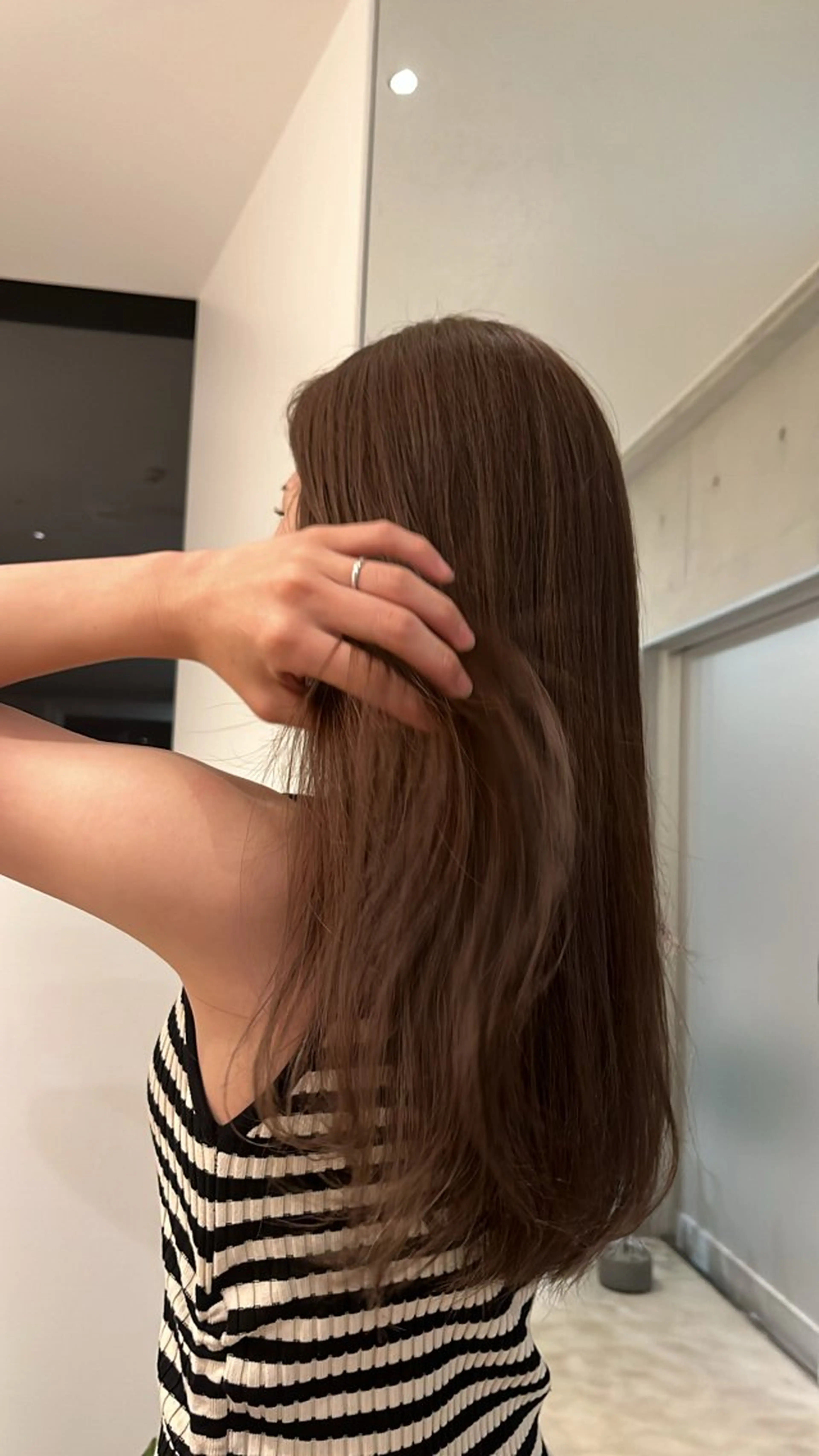 ミディアム カラー she.所属・she. ハルカのヘアスタイル