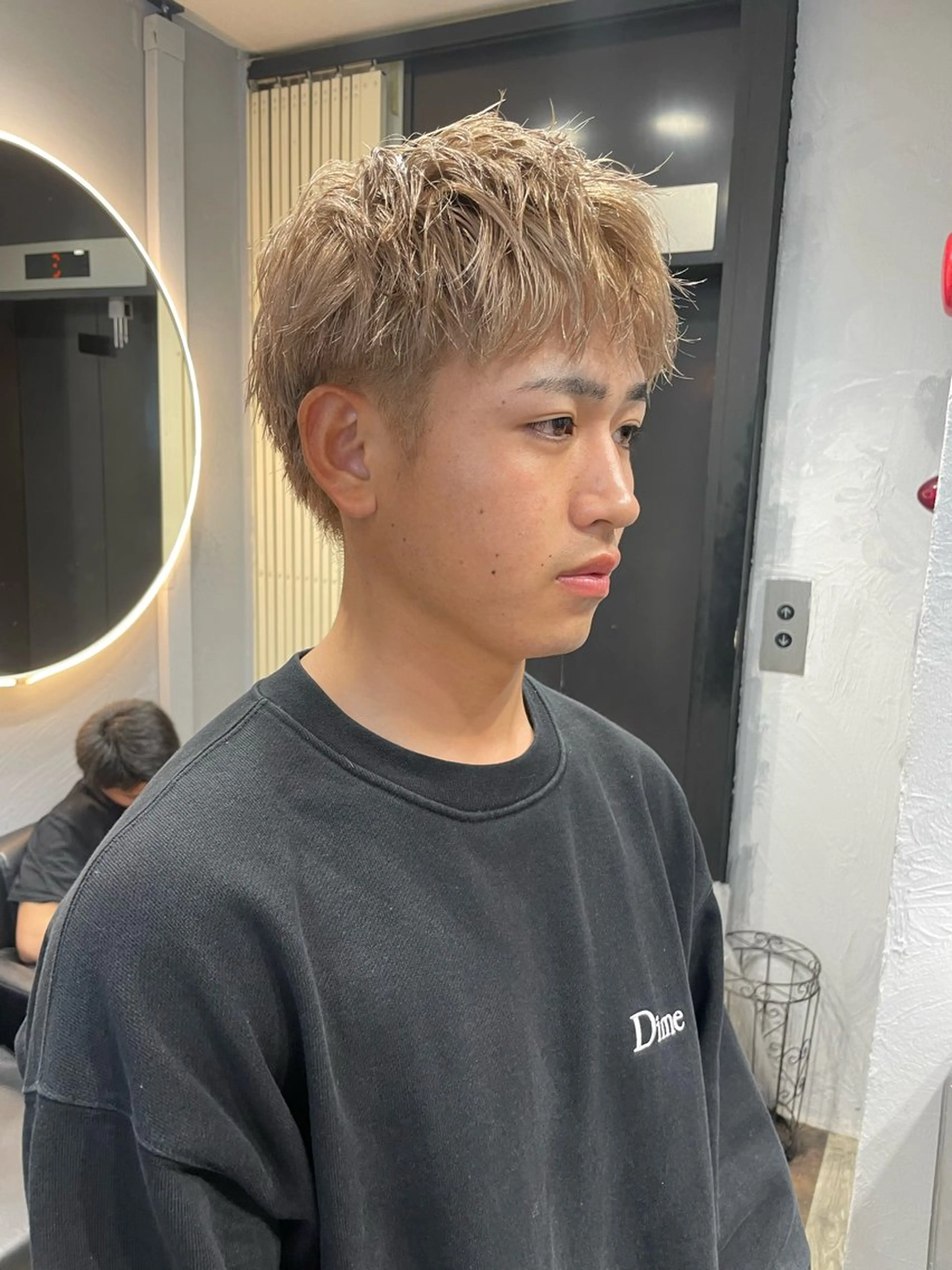 カラー メンズ スパイキーショート ベージュカラー ミルクティーベージュ TATSUブリーチ/ ミルクティーベージュのヘアスタイル