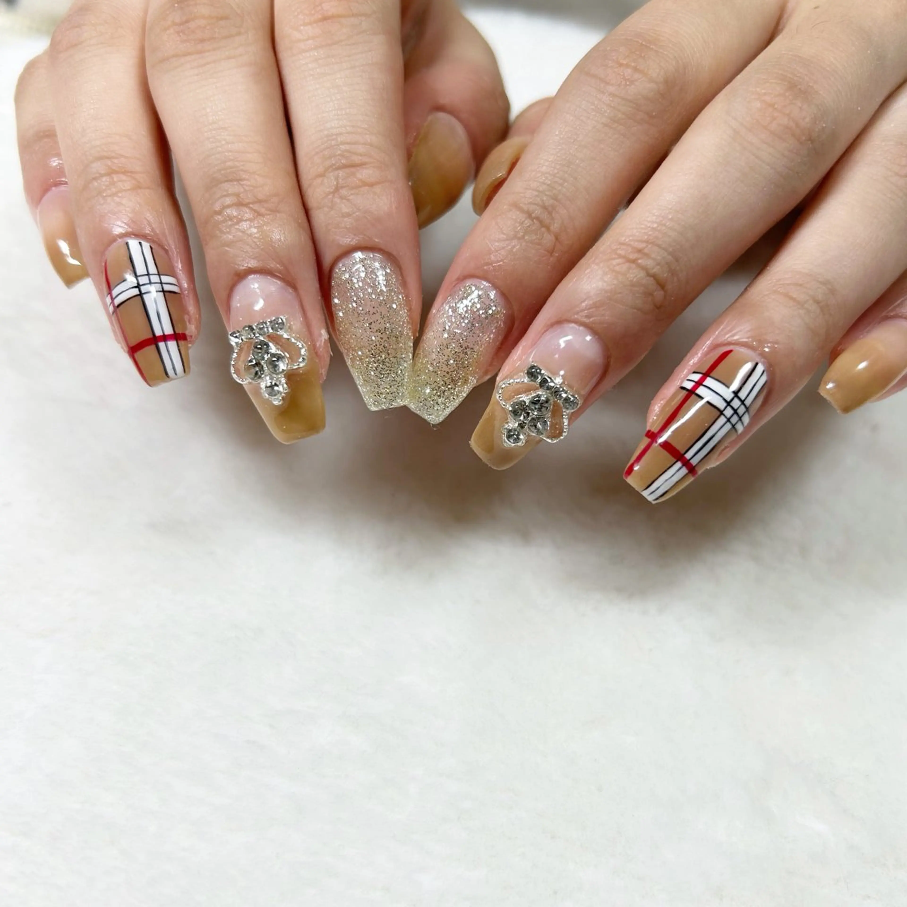 ネイル Laki nailのネイルデザイン