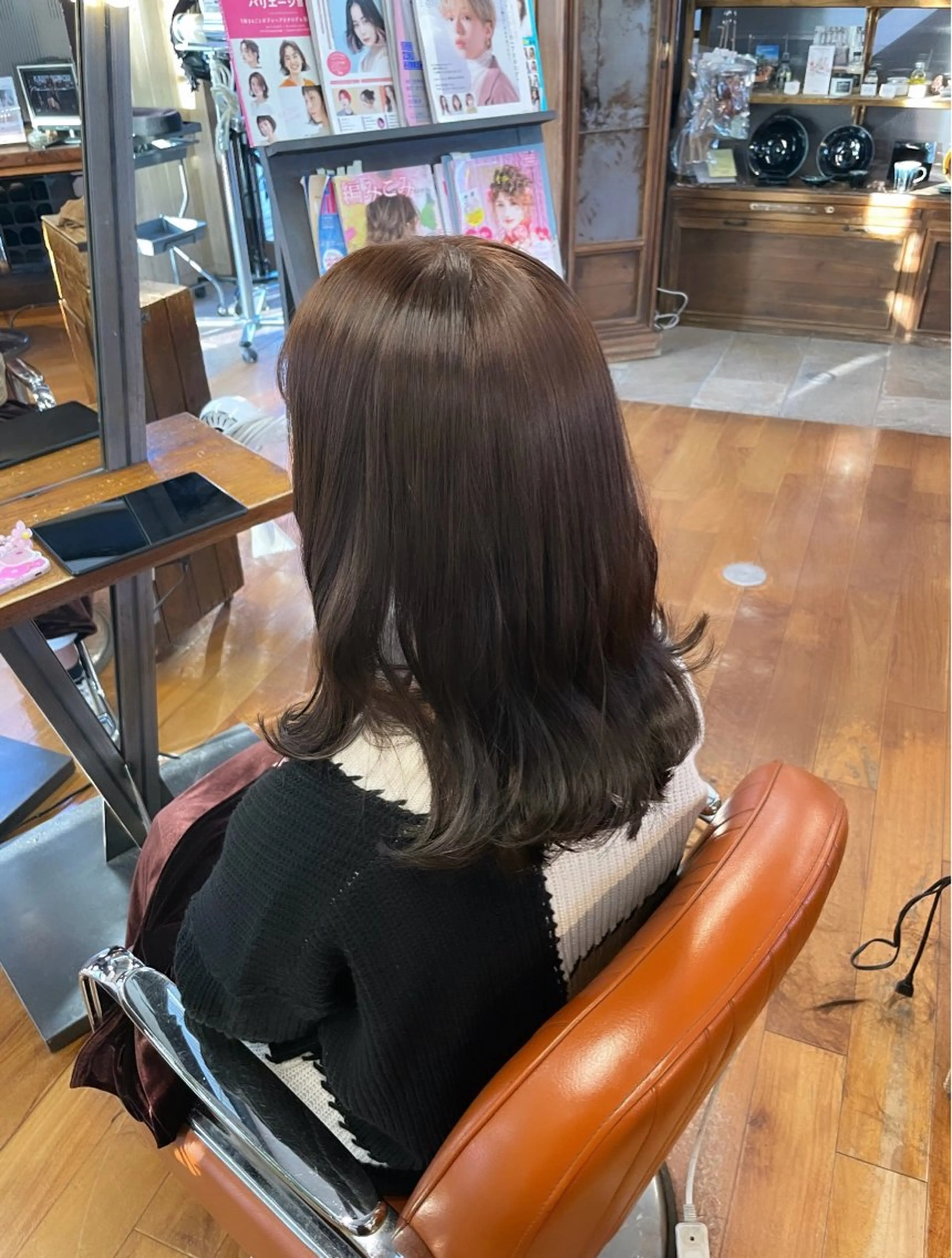 ミディアム カラー ブリーチ ブリーチなしカラー 卒業式のヘアスタイル ayaka |トレンドヘアのヘアスタイル