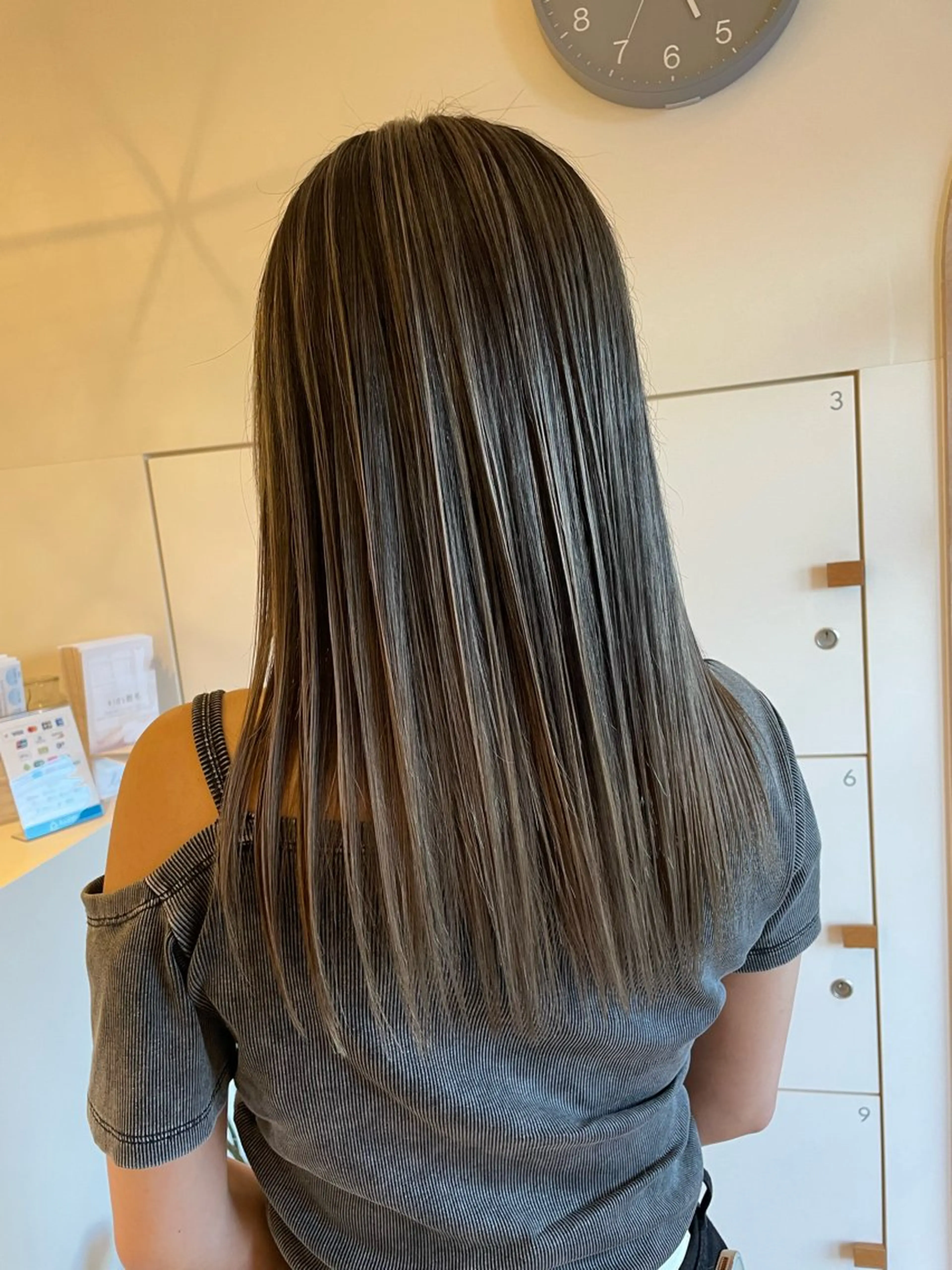 ミディアム カラー バレイヤージュ レイヤーカット ブリーチ👩‍🦳/ ‪✂︎MANAMIのヘアスタイル