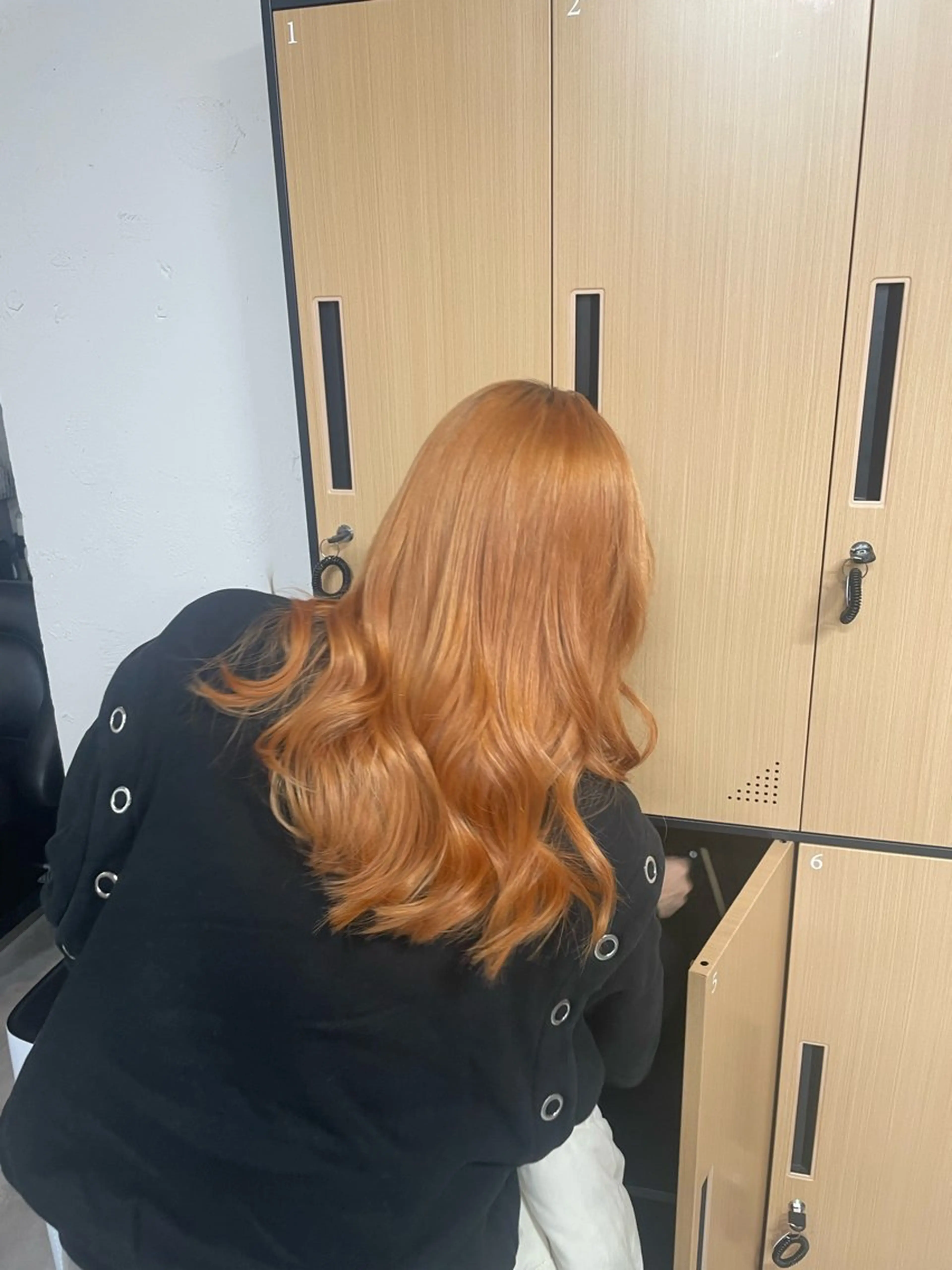 セミロング ヘアカラー tokute 中野真咲🐺のヘアスタイル