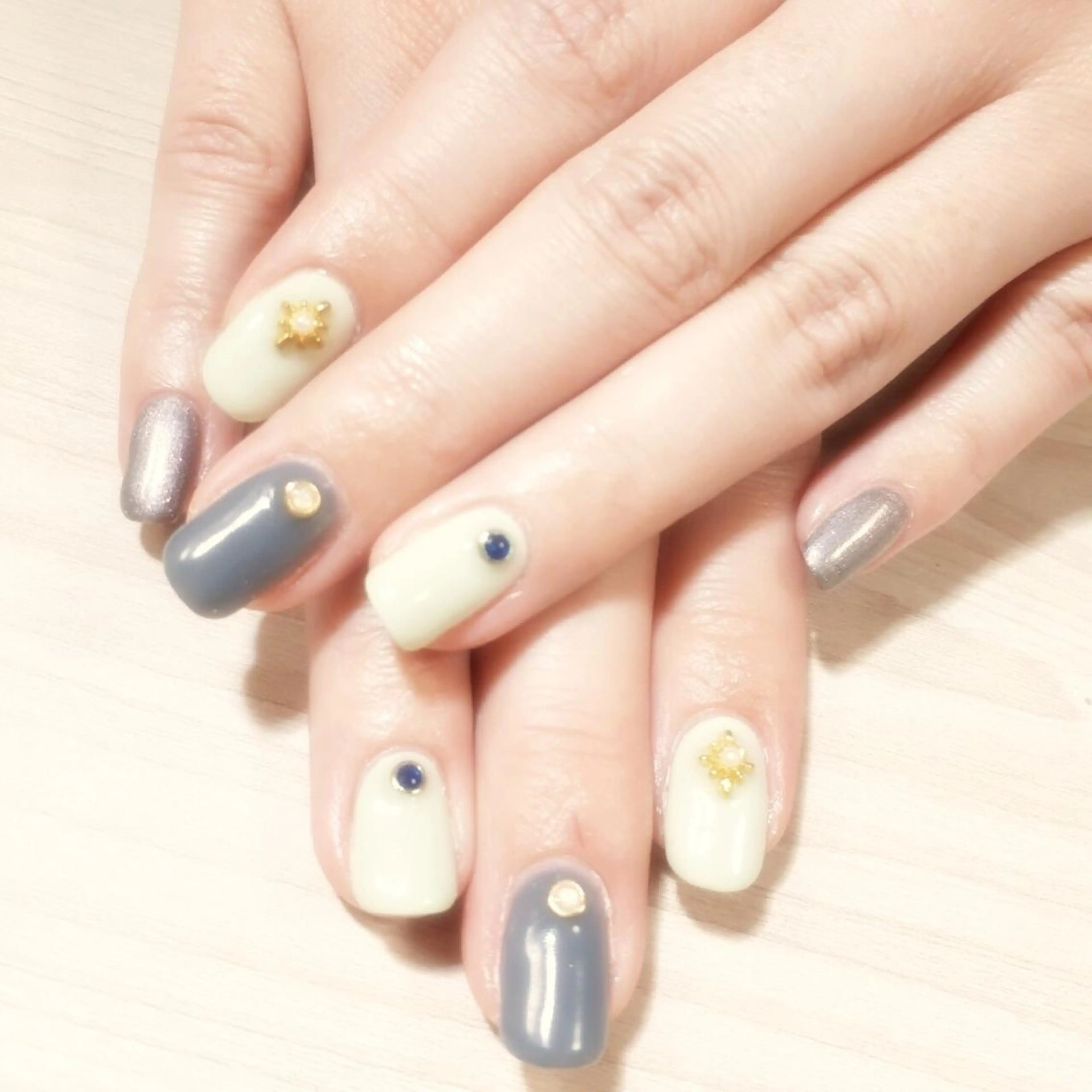 ミディアム ネイル 安藤 Charlotteのネイルデザイン