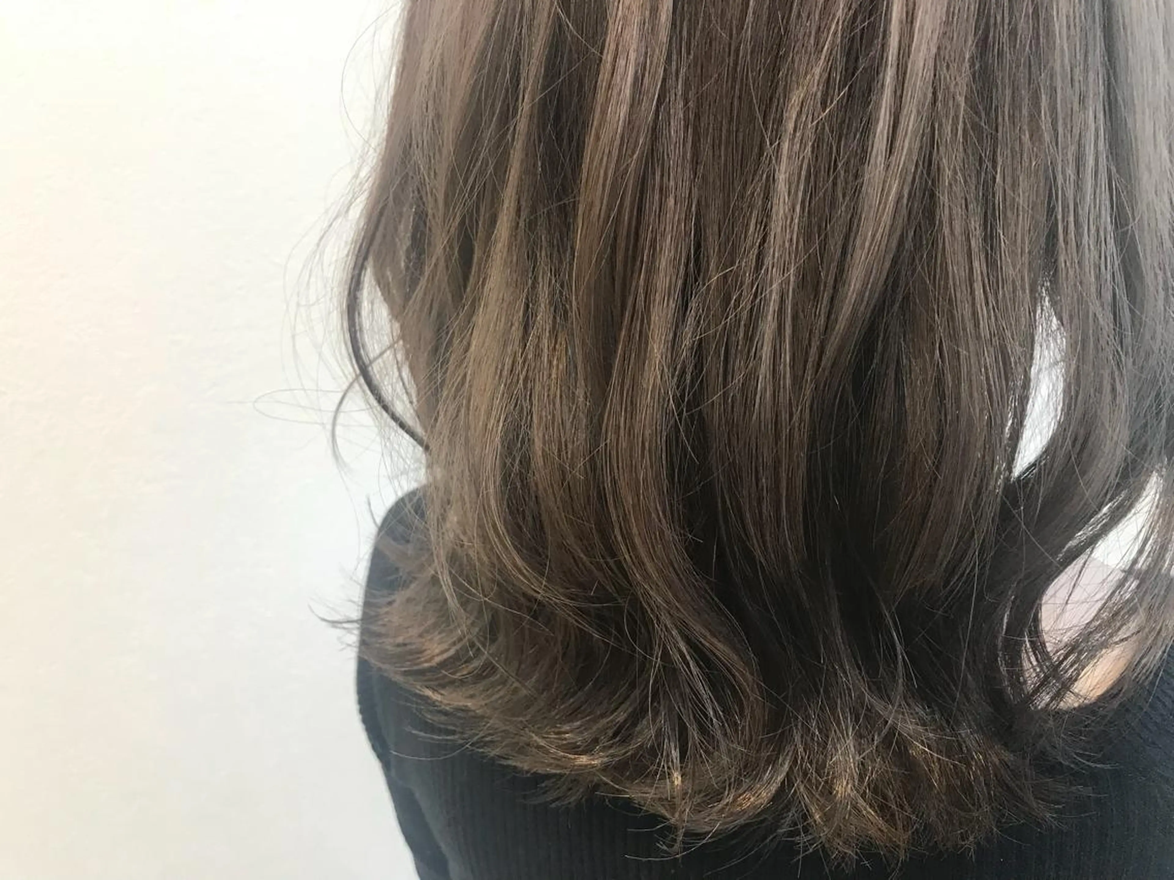 セミロング カラー ヘアアレンジ ブリーチ 透明感カラー ハイライトカラー ハイライト スズキ シオリのヘアスタイル