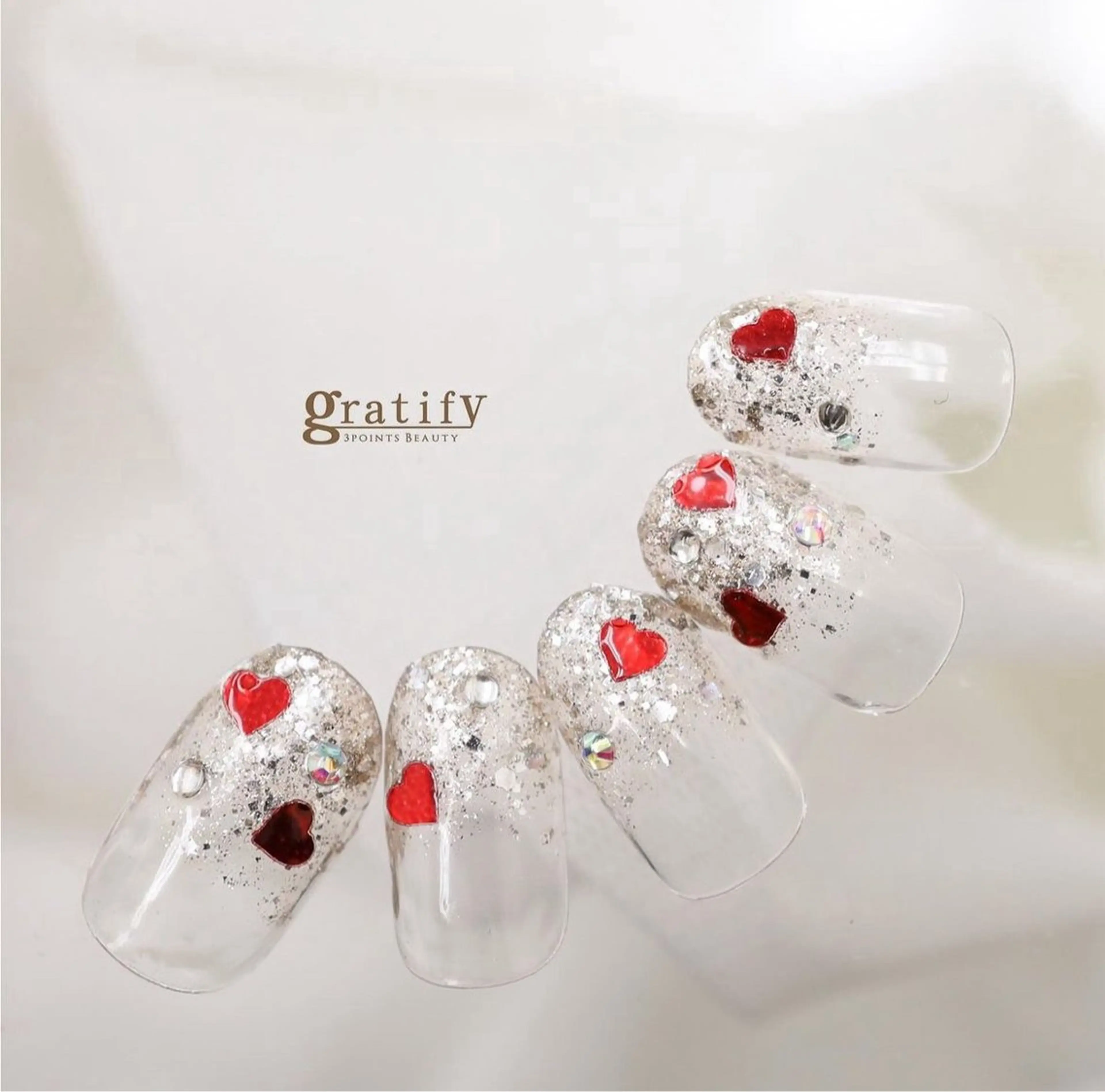 ネイル gratify 本店所属・ROSALIE Sakiのネイルデザイン