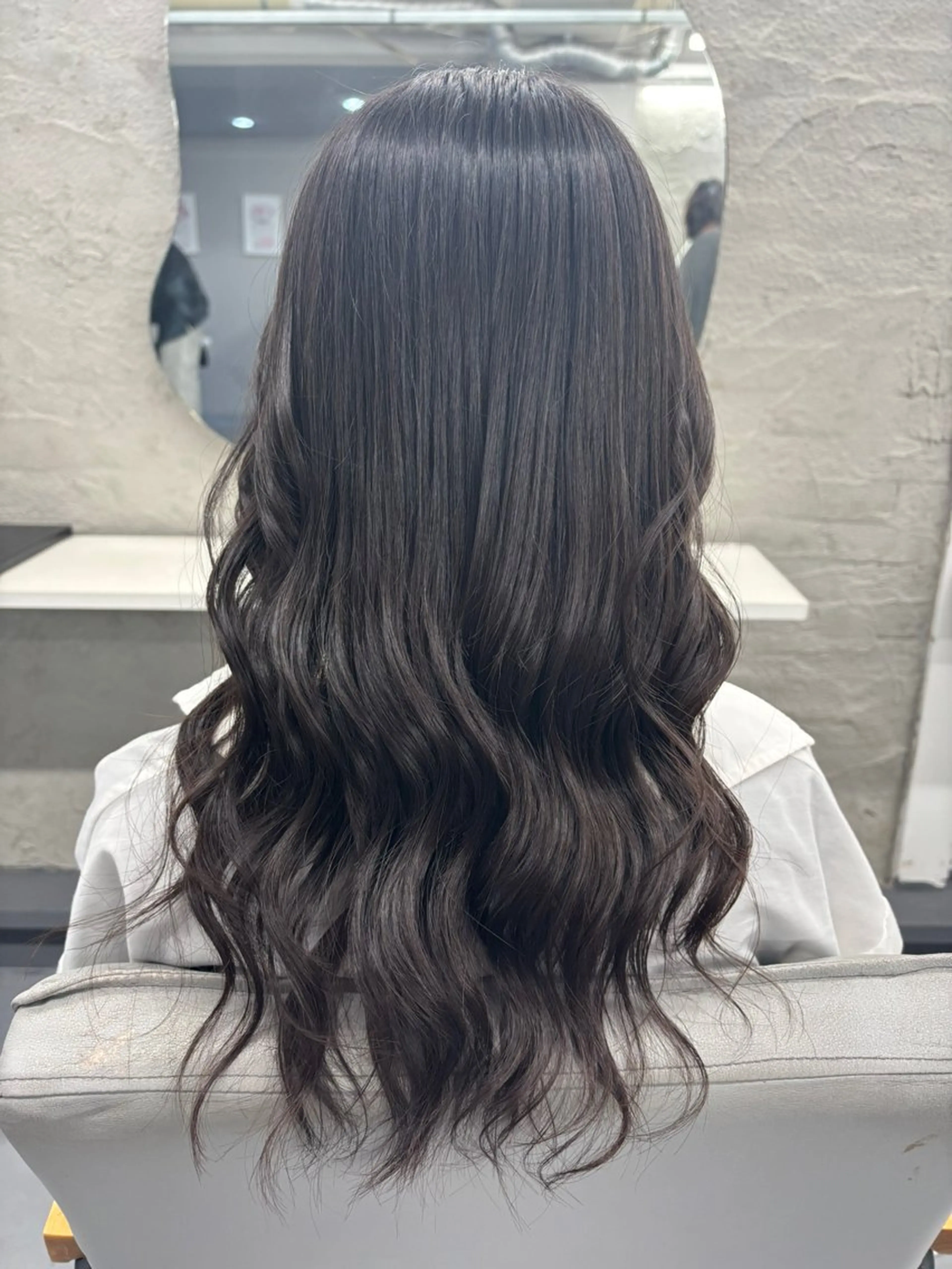 ロング カラー 腰越 麻奈のヘアスタイル