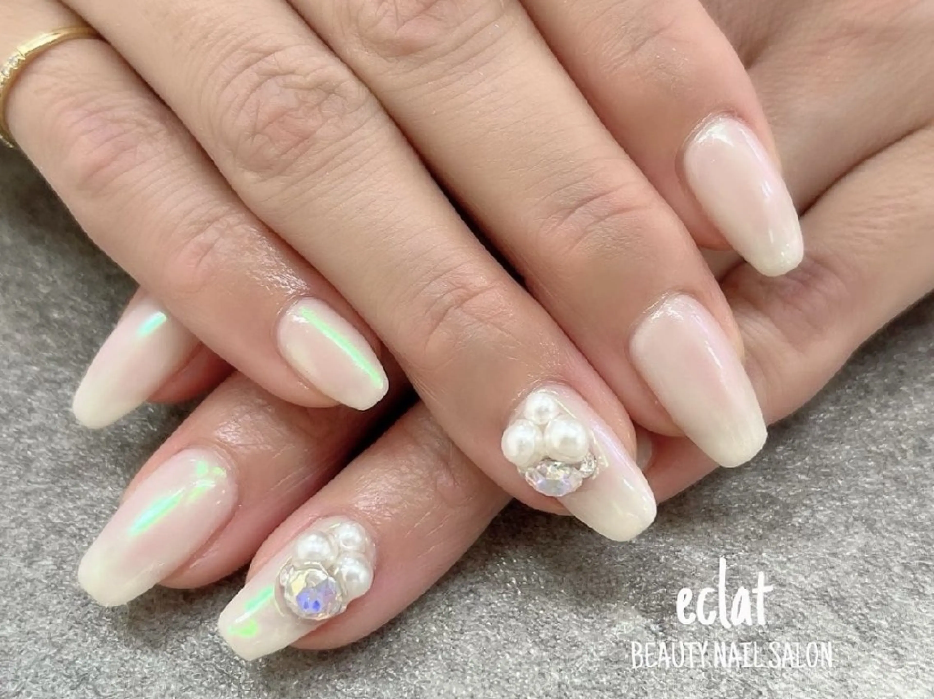 ネイル eclat BEAUTY NAIL SALON　枚方市駅前店所属・松本 ひとみのネイルデザイン