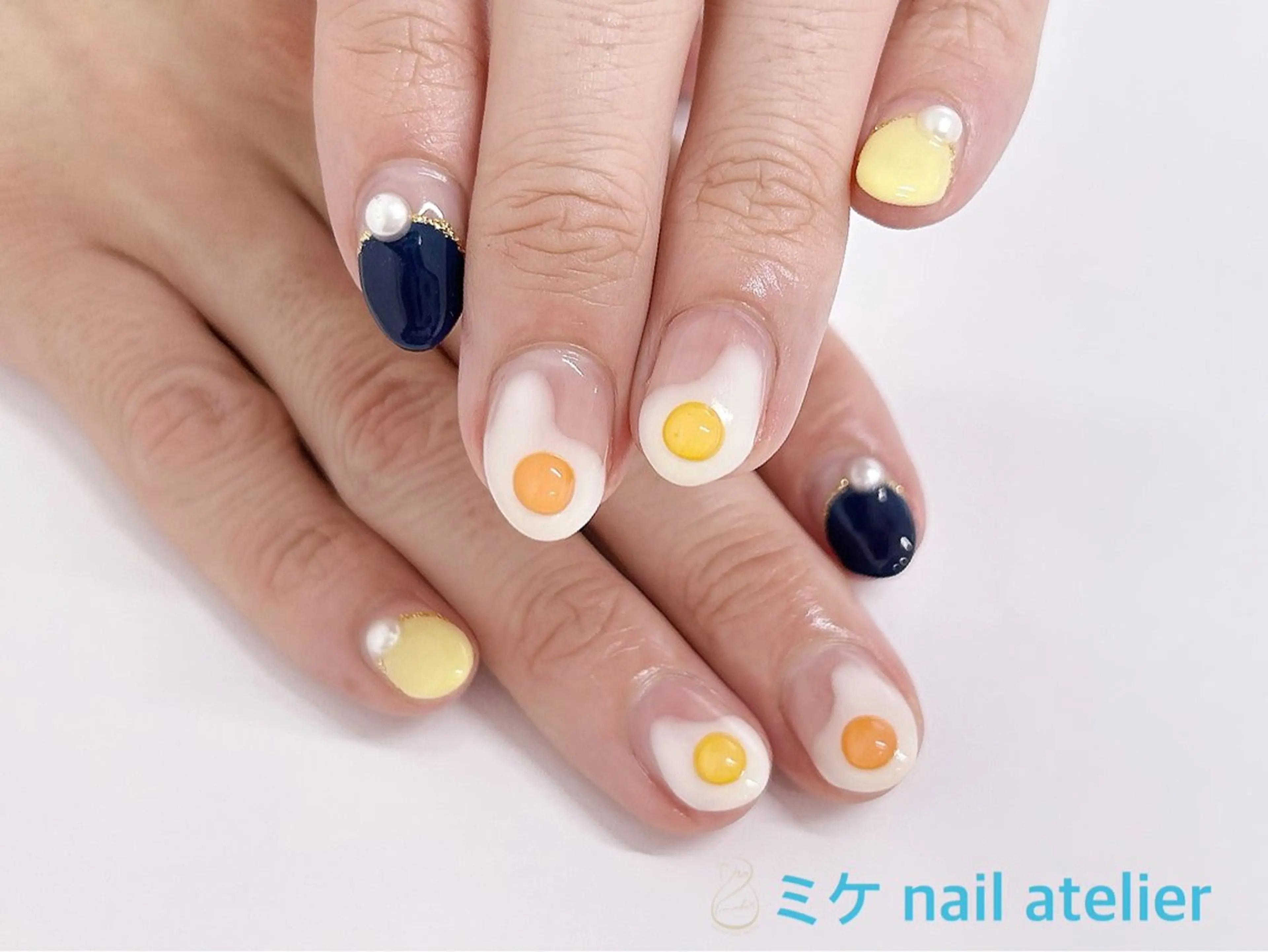 ネイル フレンチネイル ジェルネイル ネイビー ホワイト 黄色 ハンドネイル h. rikaのネイルデザイン