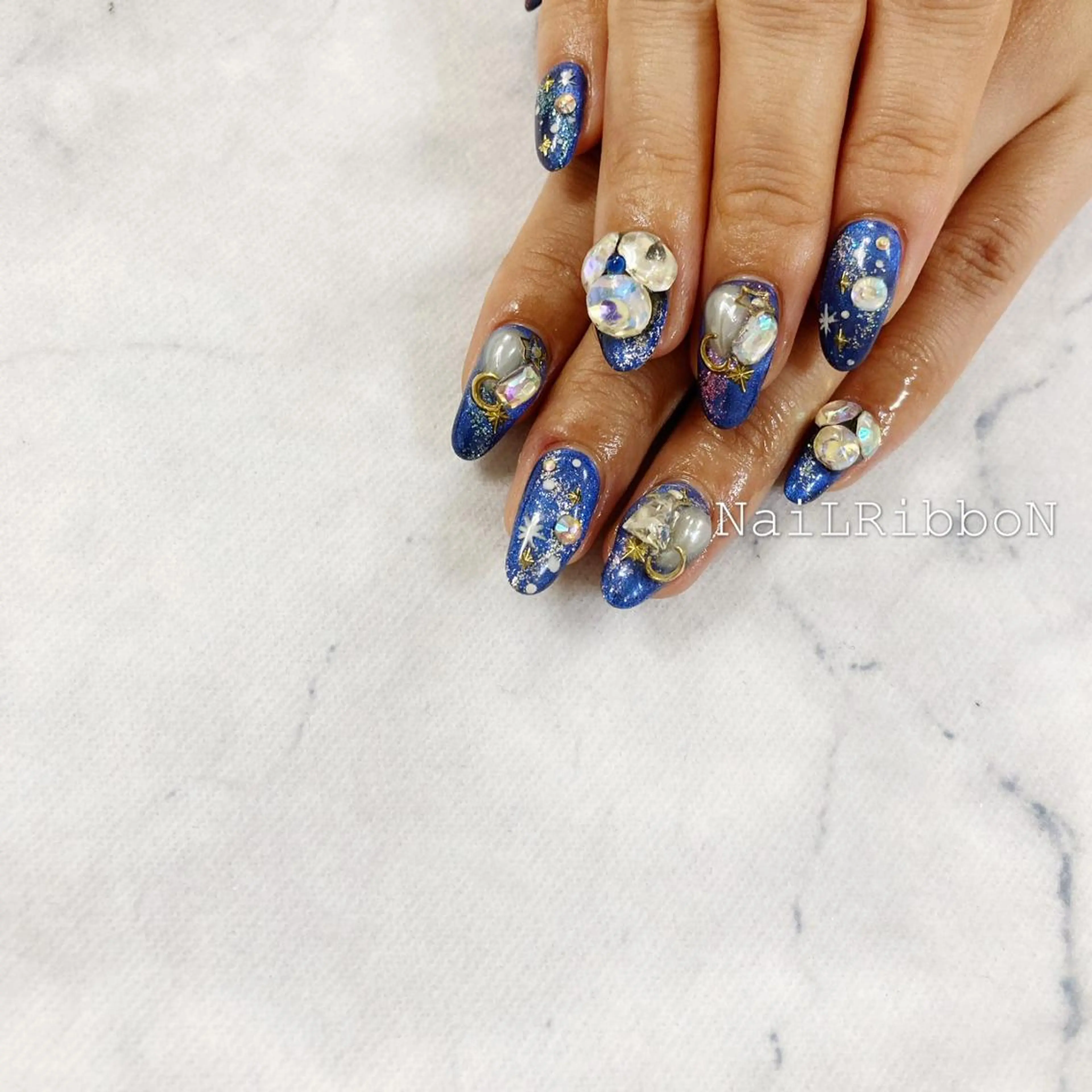 ネイル ネイルリボン 伊藤のネイルデザイン