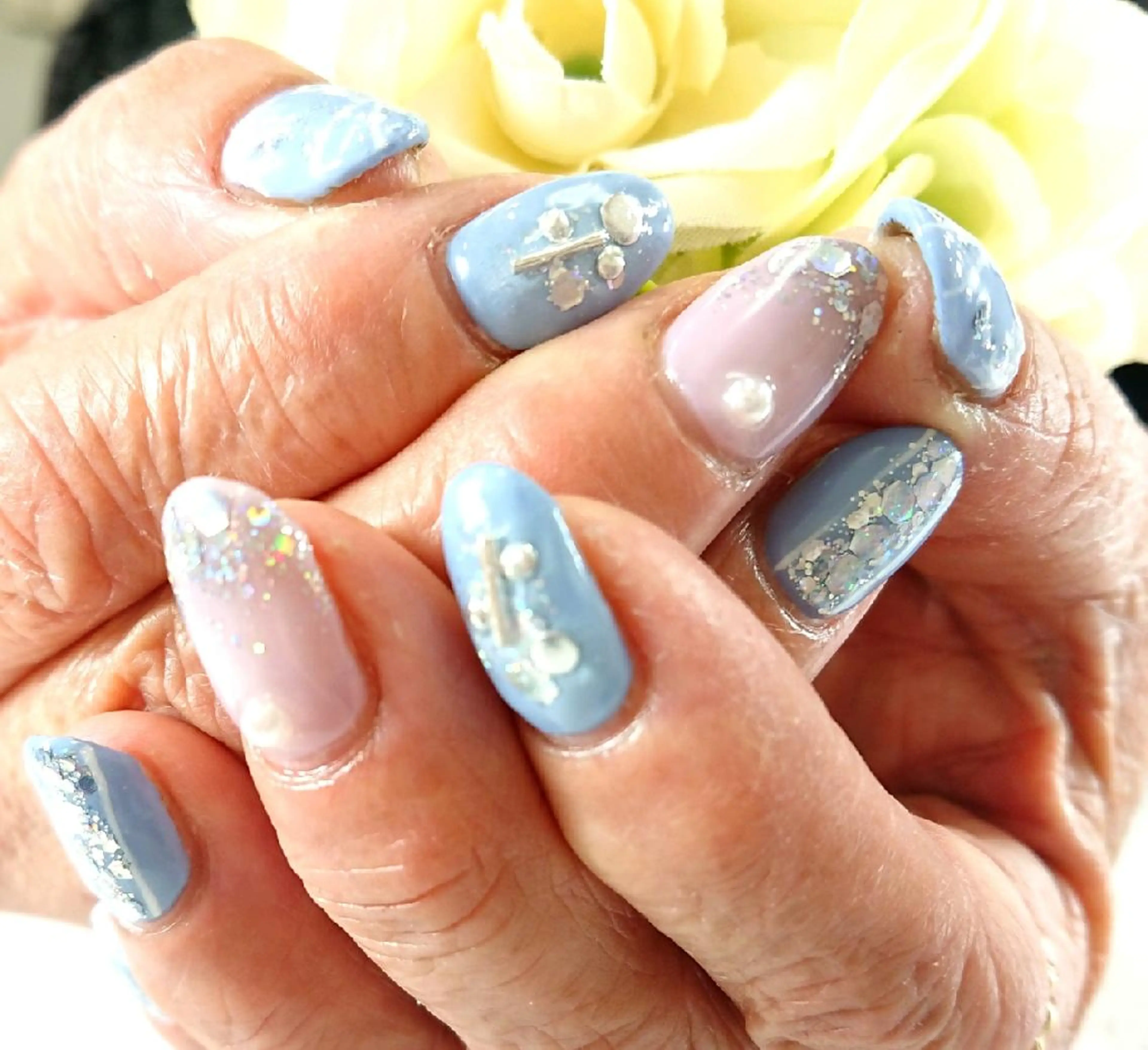 ネイル フラワーネイル キラキラネイル 林 珠里のネイルデザイン
