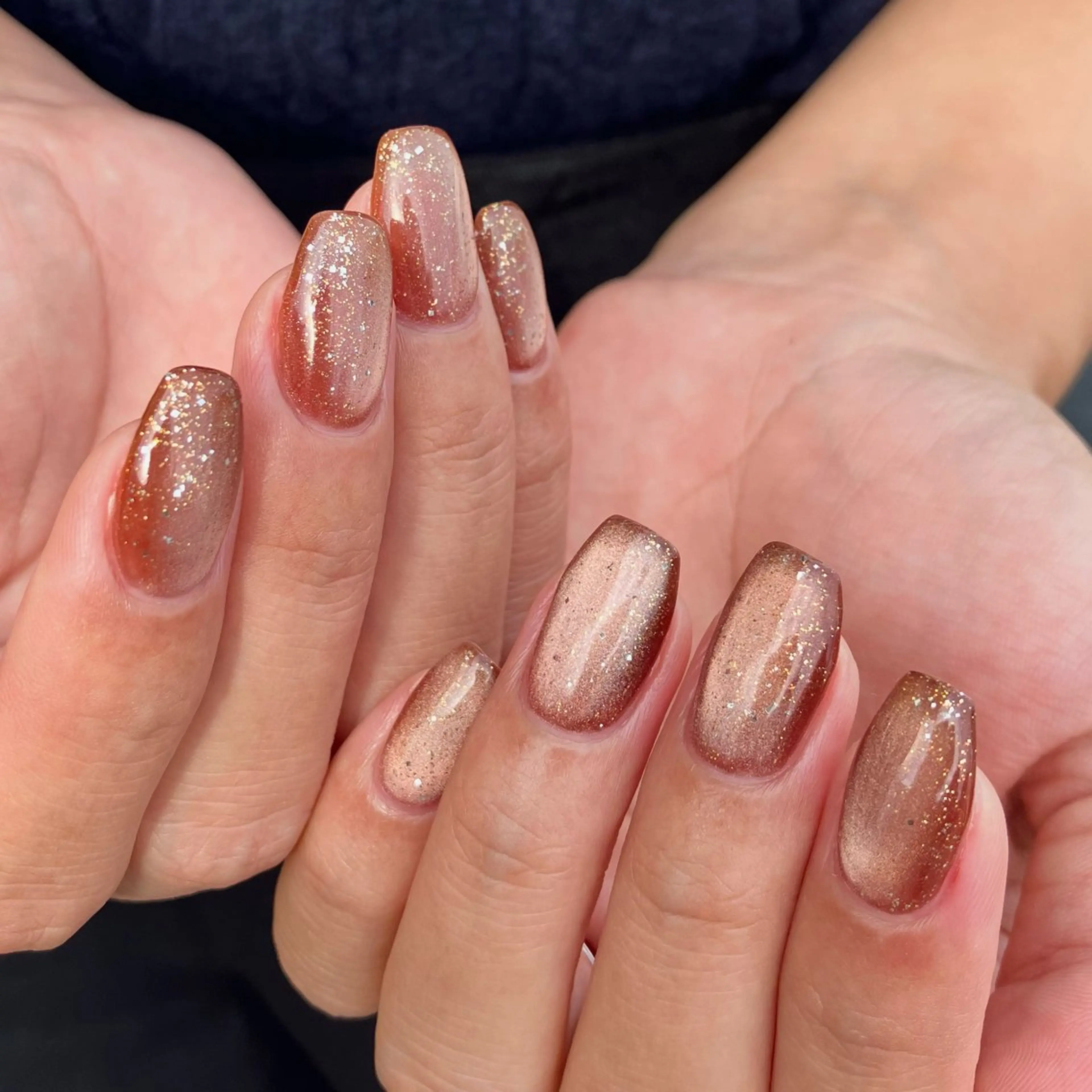 ネイル ラメ(グリッター) マグネットネイル ワンカラーネイル 丹(TAN.) akariのネイルデザイン