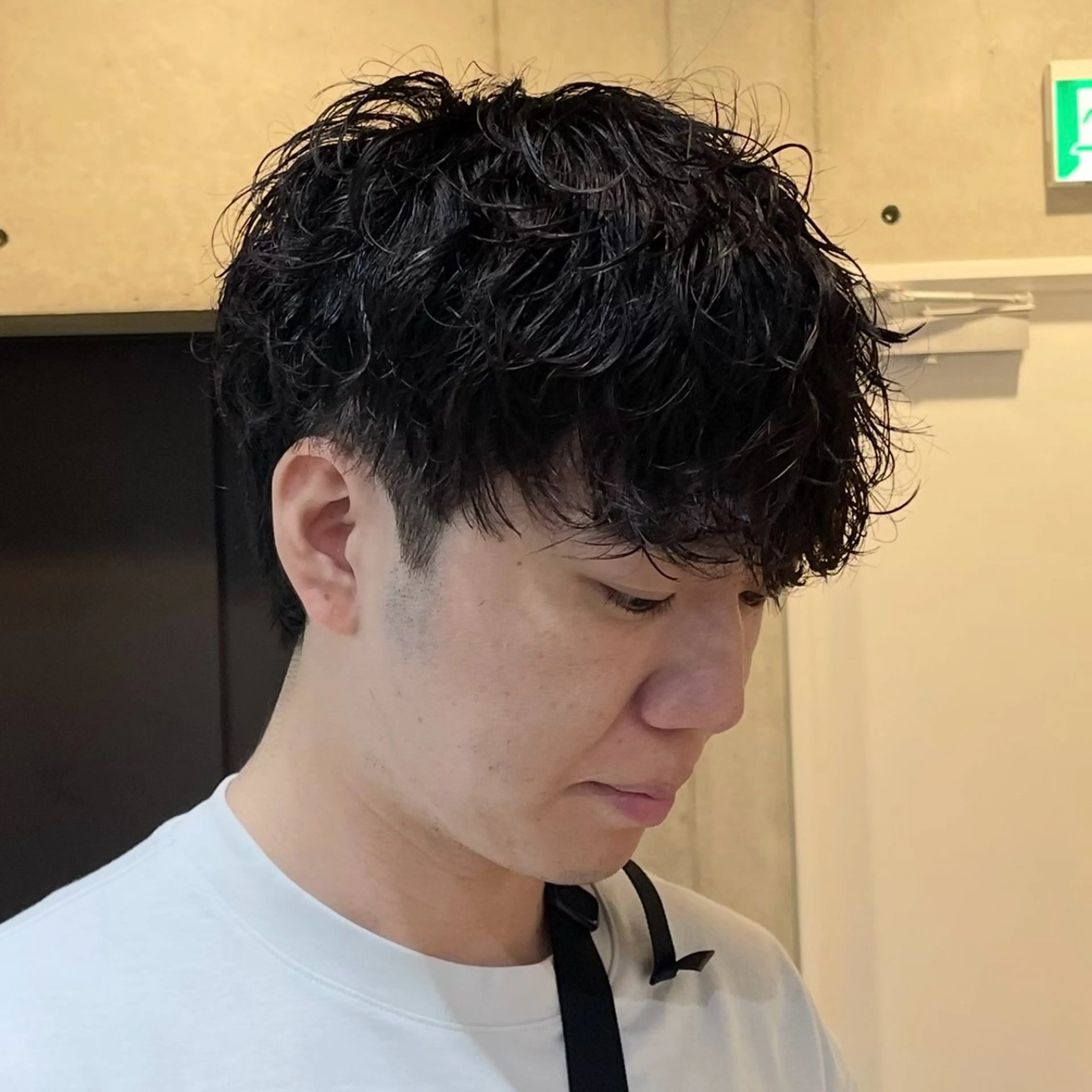 ショート パーマ メンズ メンズパーマ 波巻きパーマ ニュアンスパーマ カット パーマ 中崎町メンズパーマ/ シャドウ/山下拓実のヘアスタイル